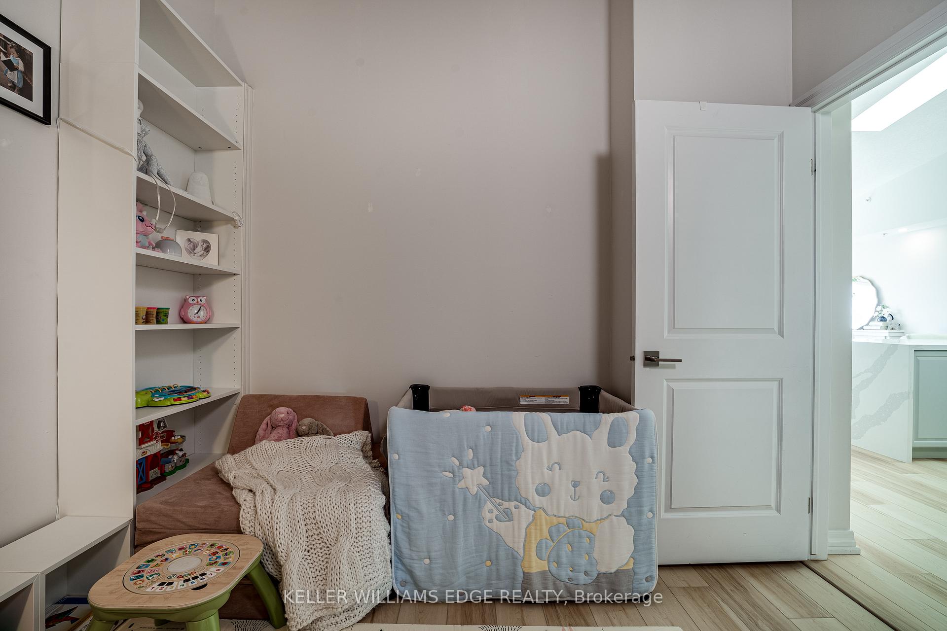 2 Bedrooms Condo at 170 Rockhaven,  Hamilton For sale