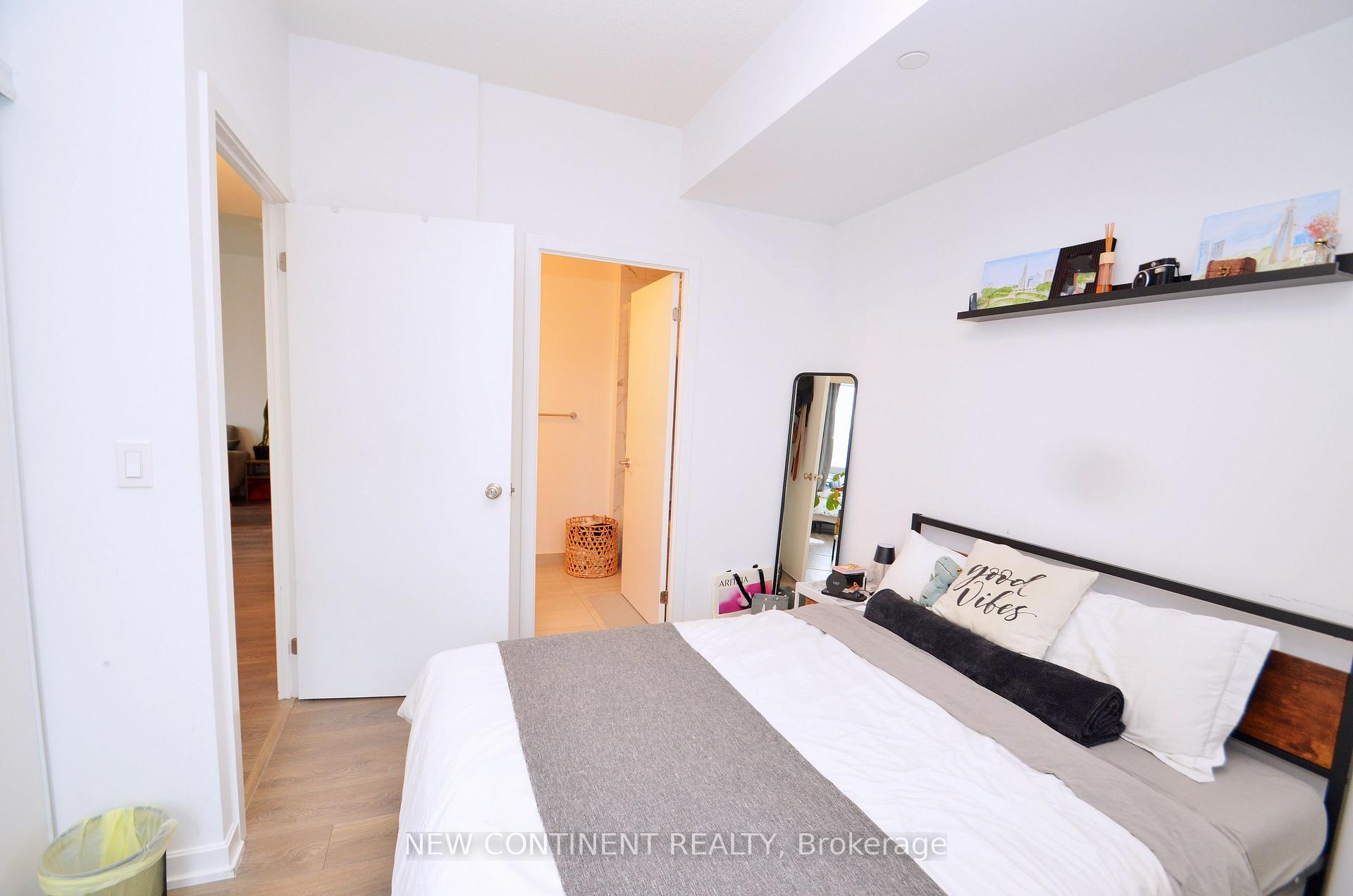 2 Bedrooms Condo at 32 Forest Manor,  Toronto For sale