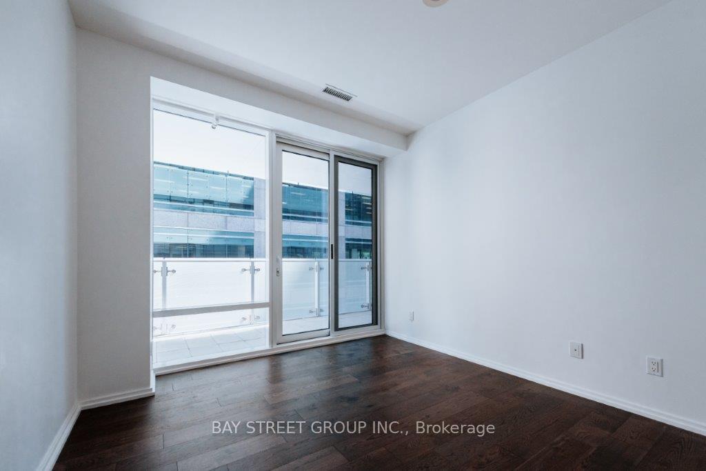 2 Bedrooms Condo at 1 Bloor, Toronto For sale