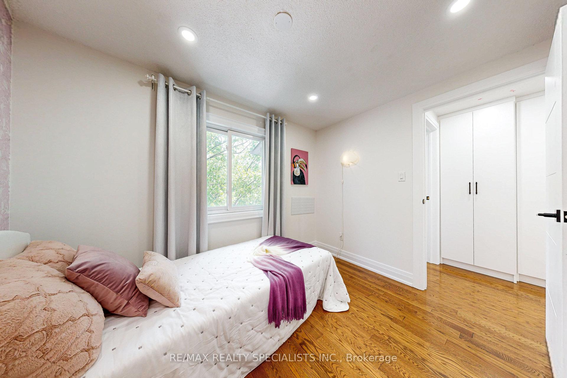 3 Bedrooms Condo at 2035 Asta, Mississauga For sale