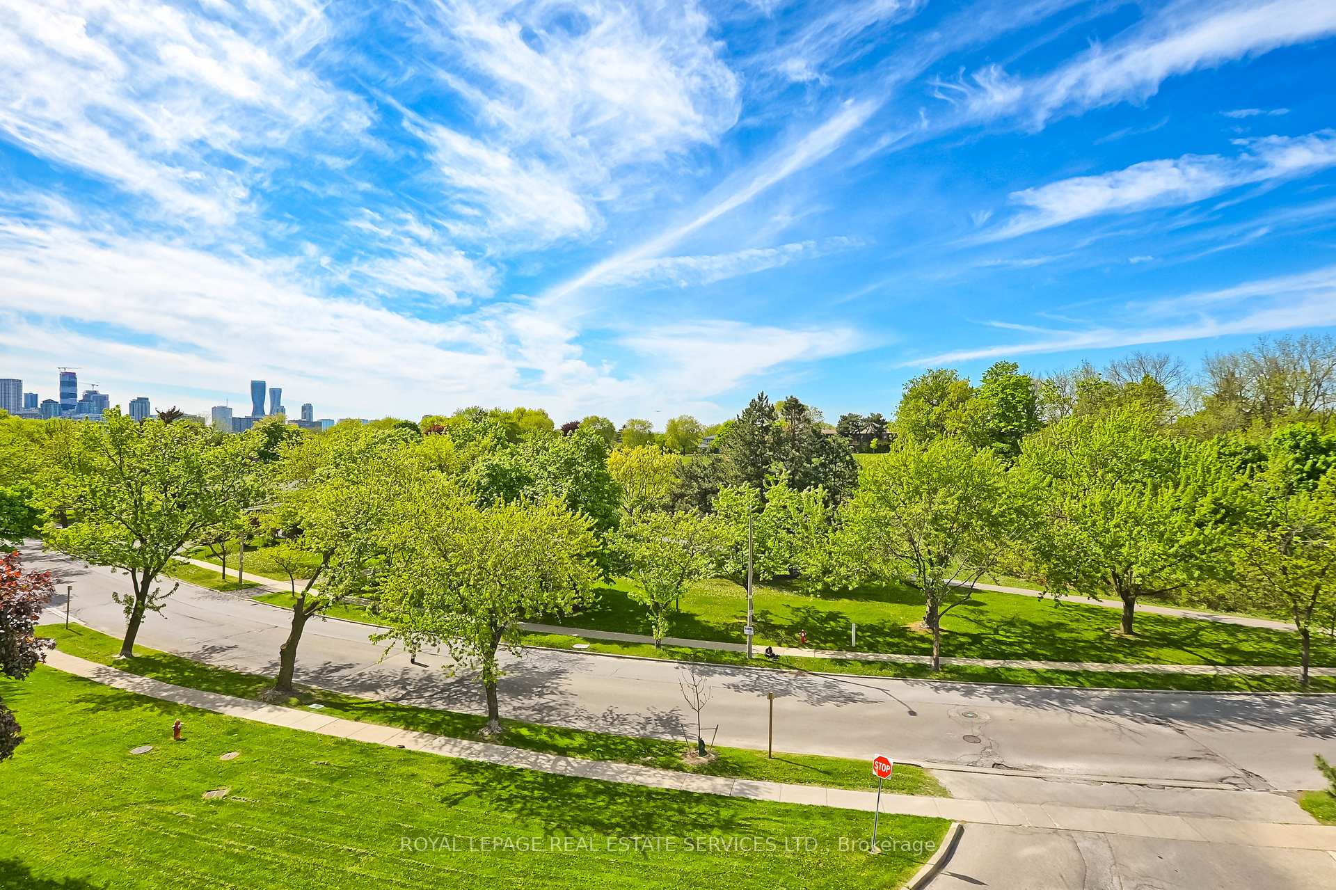 2 Bedrooms Condo at 530 Lolita, Mississauga For sale