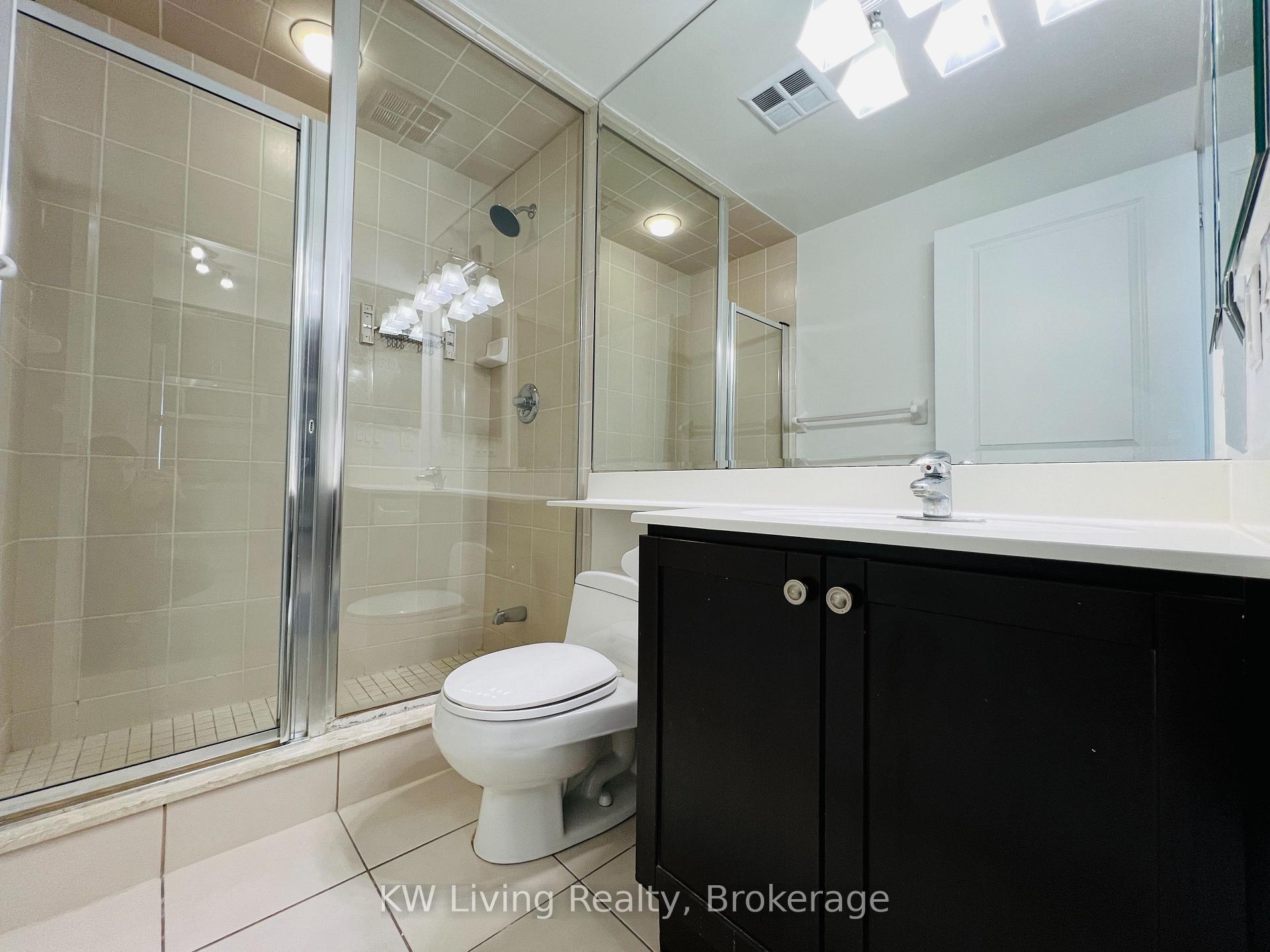 2 Bedrooms Condo at 80 Absolute,  Mississauga For sale