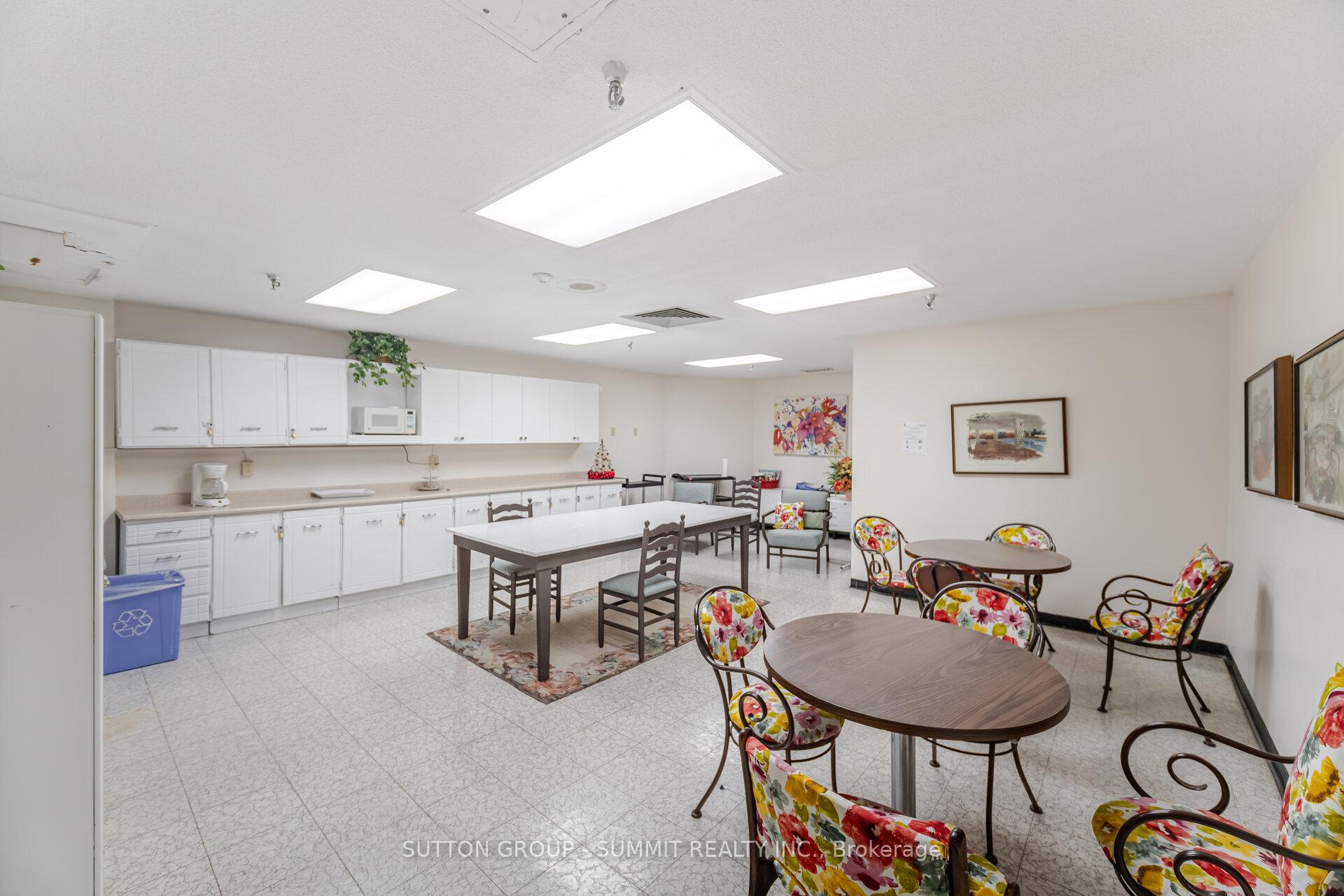 3 Bedrooms Condo at 1333 Bloor, Mississauga For sale