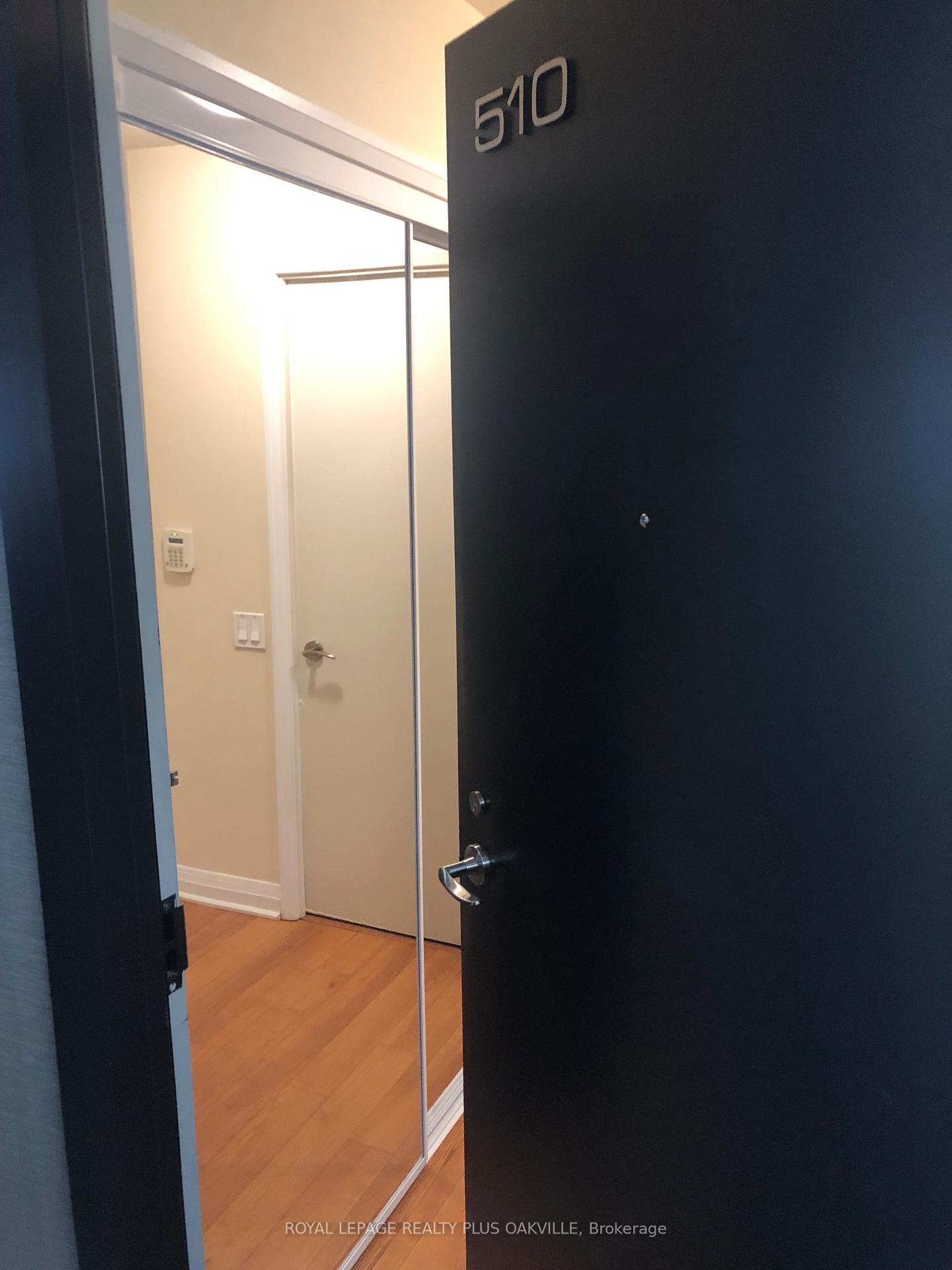 2 Bedrooms Condo at 5 Valhalla Inn,  Toronto For sale