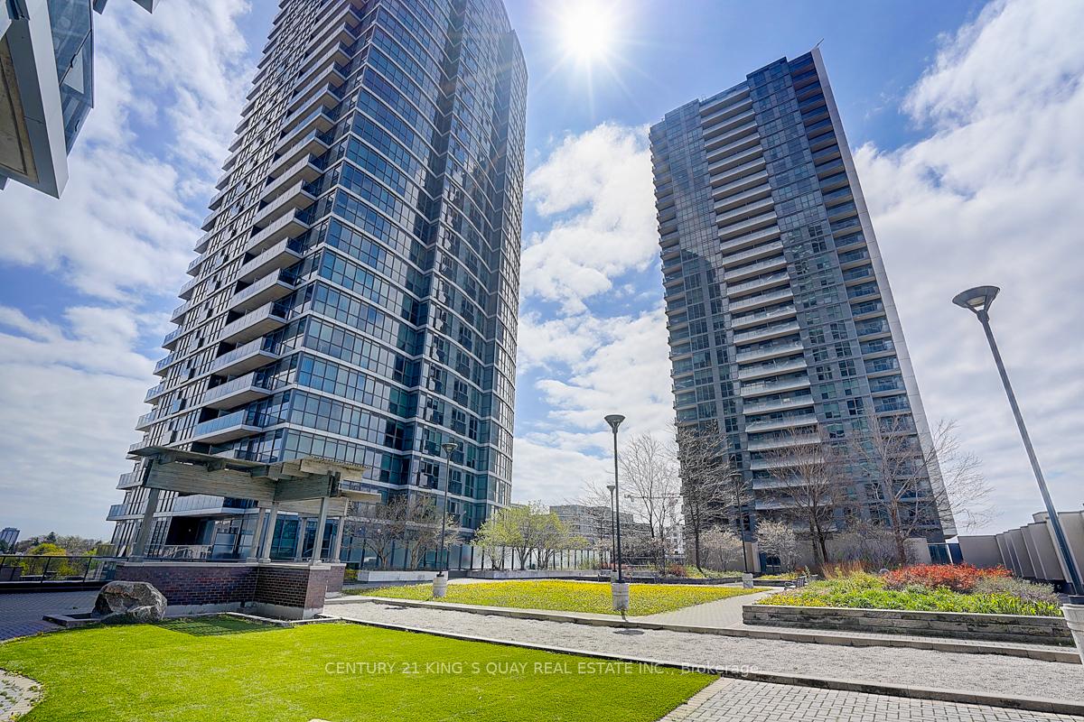 2 Bedrooms Condo at 5 Valhalla Inn, Toronto For sale