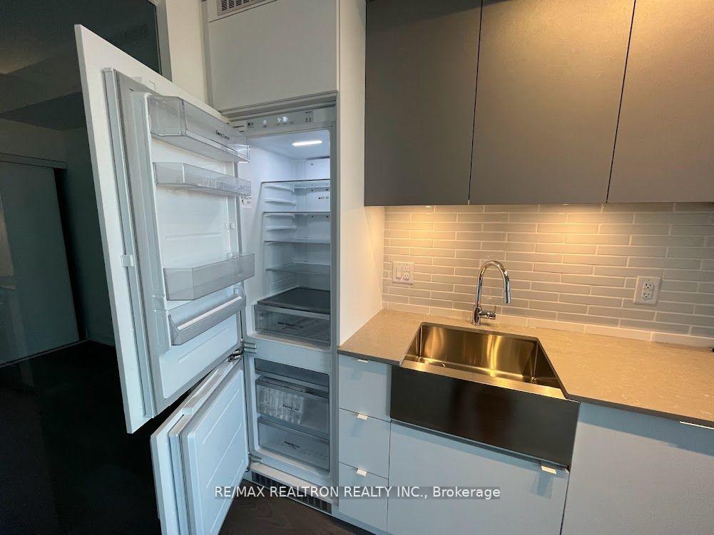 1 Bedroom Condo at 270 Dufferin, Toronto For sale