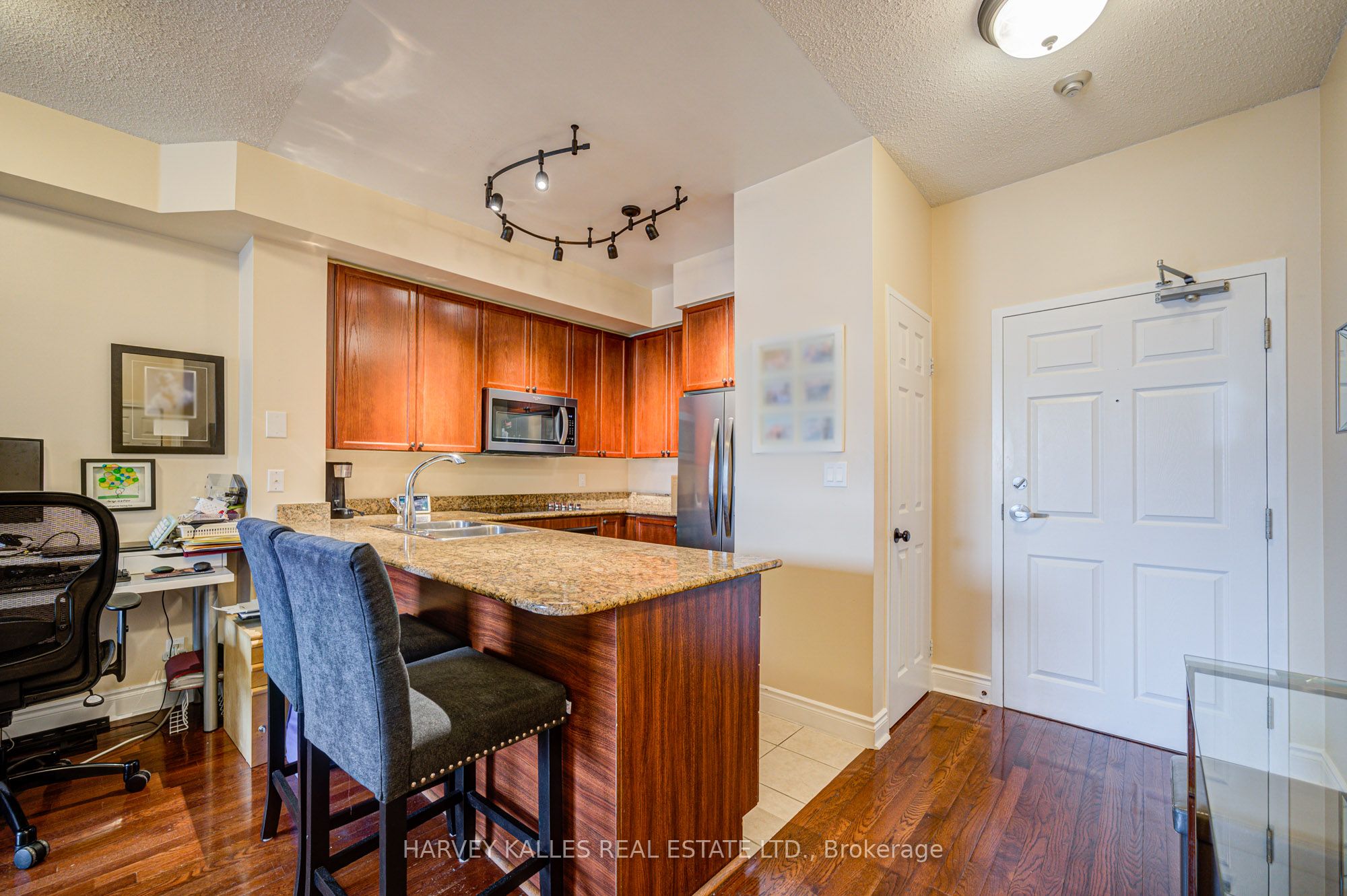 245 Davisville Avenue, #LPH01