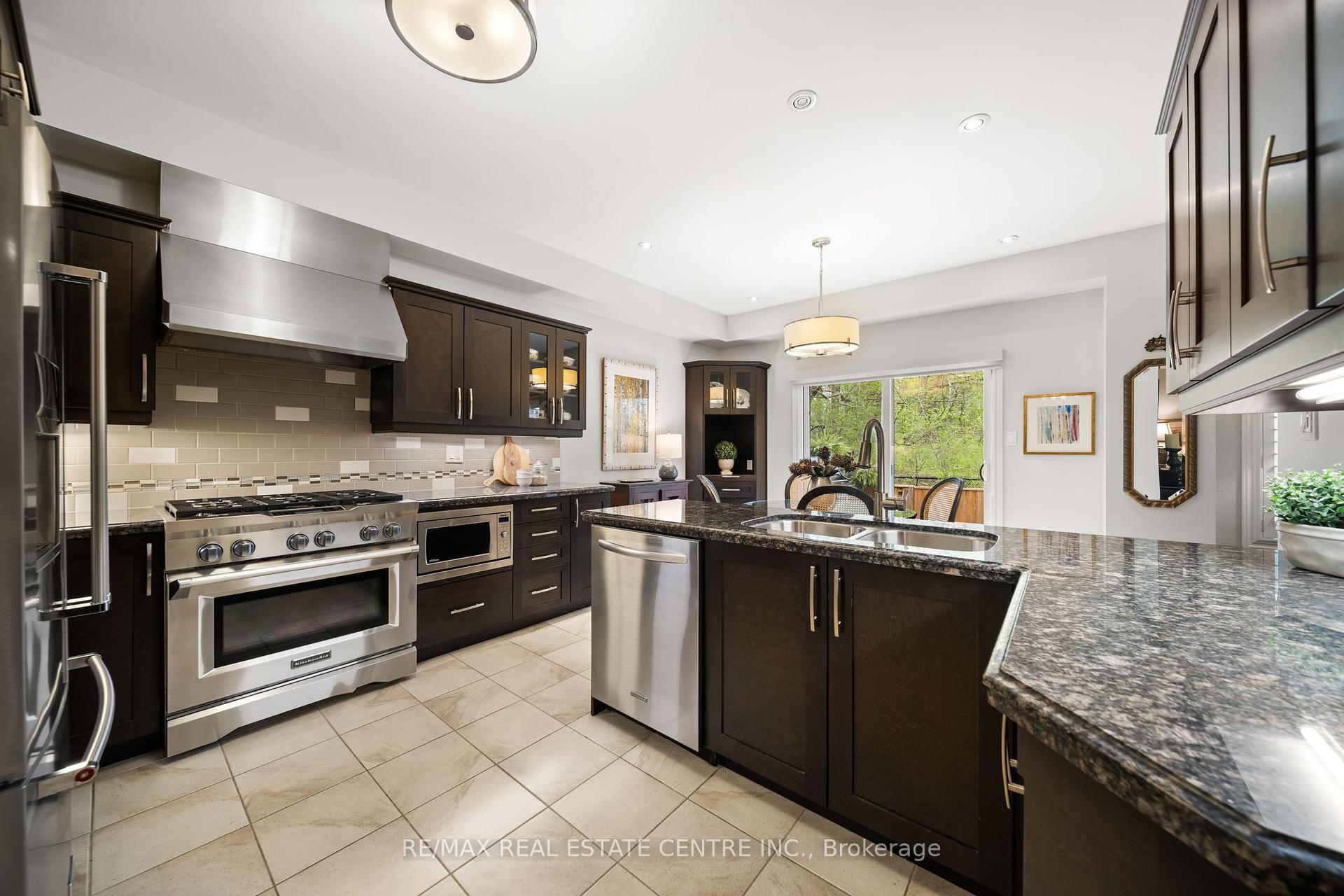 3 Bedrooms Condo at 441 Stonehenge, Hamilton For sale