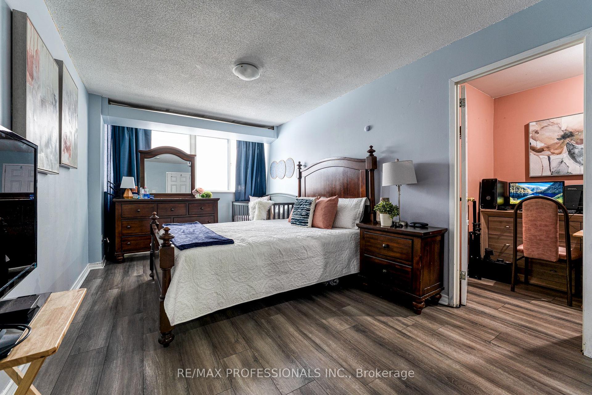 3 Bedrooms Condo at 2095 Roche,  Mississauga For sale
