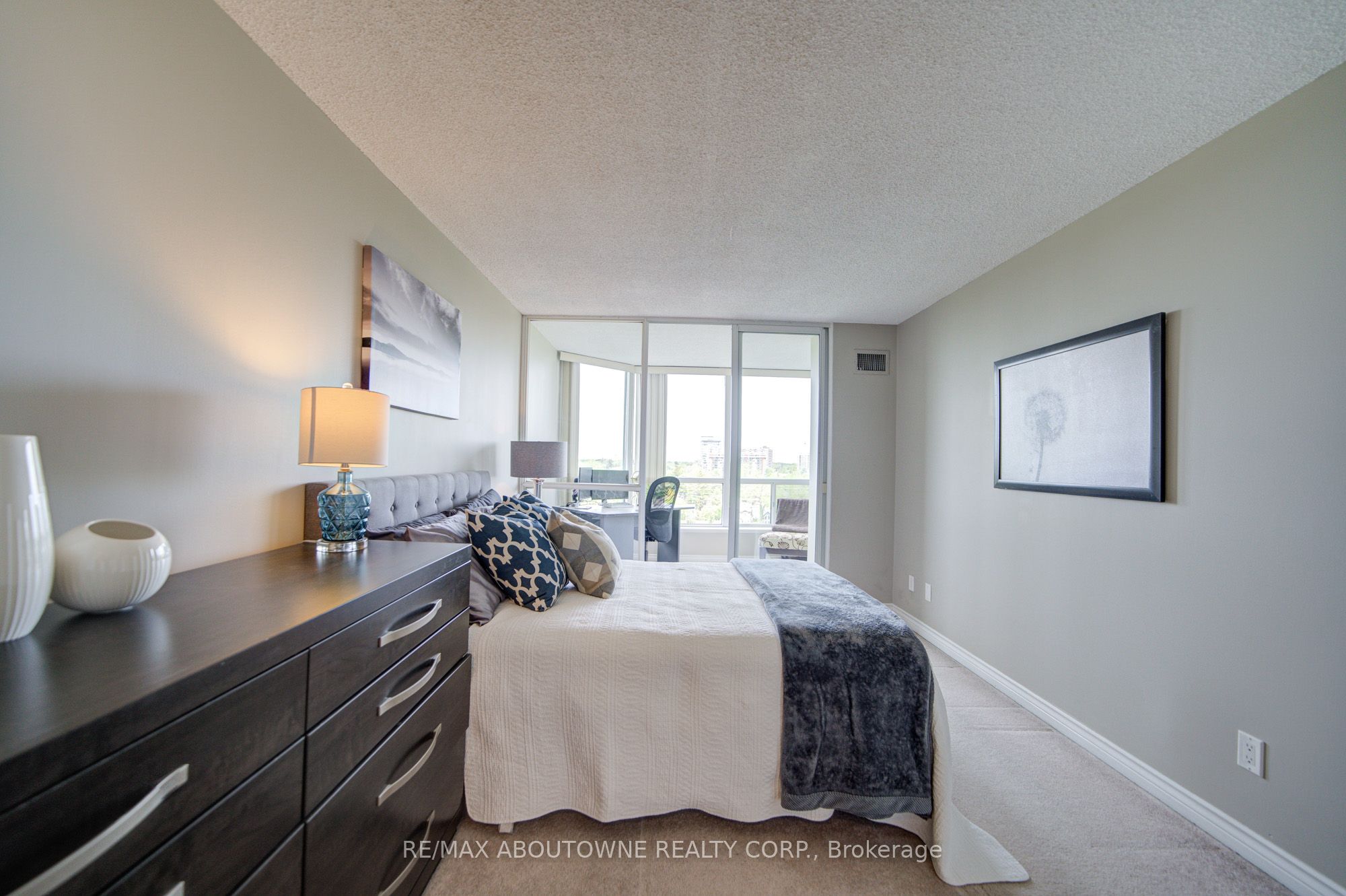 1276 Maple Crossing Boulevard, #1008