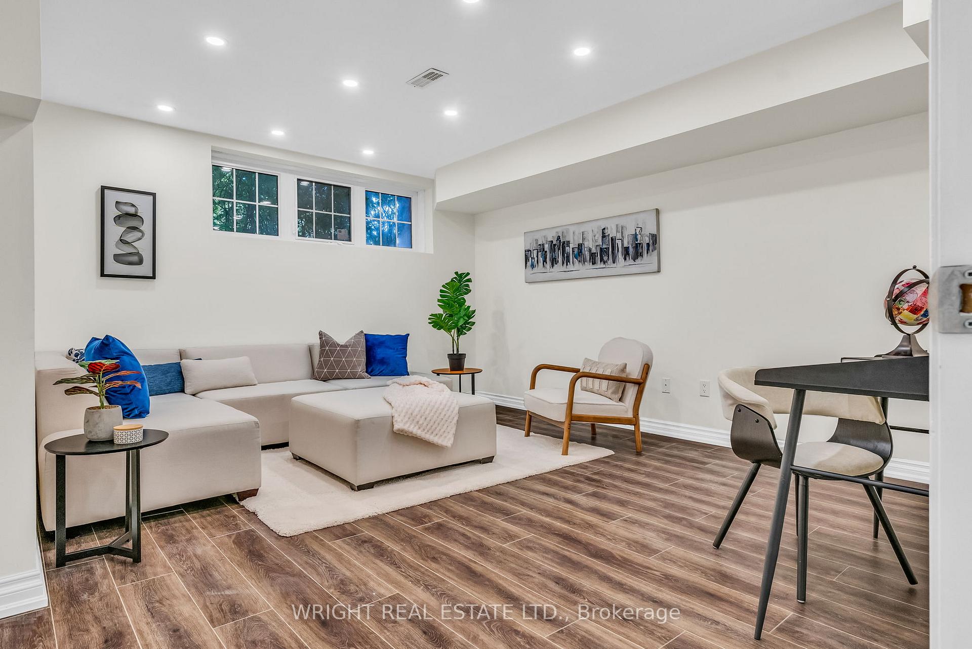 5 Bedrooms Condo at 1347 Rathburn, Mississauga For sale