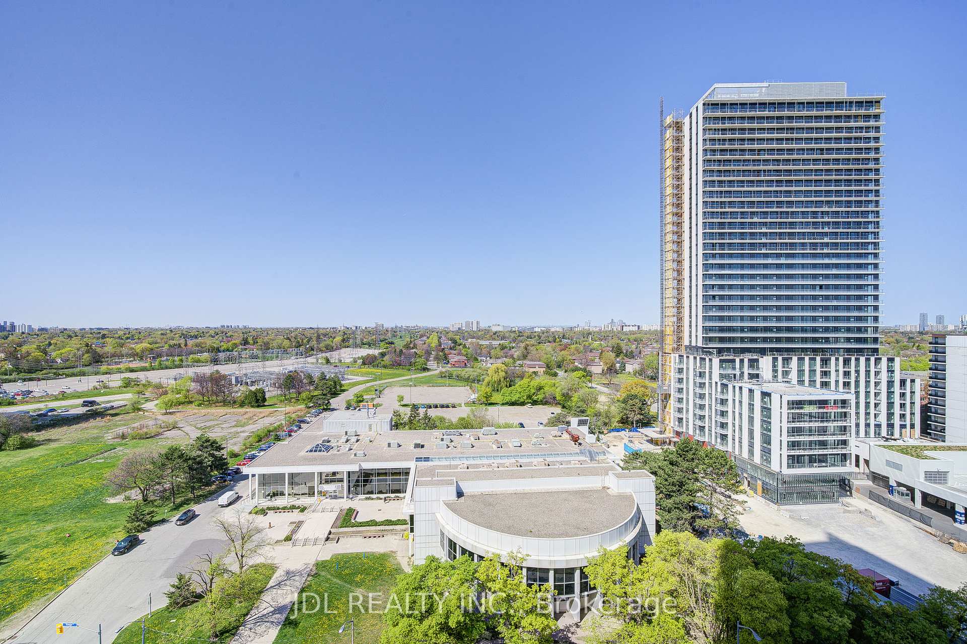 2 Bedrooms Condo at 8 Olympic Garden, Toronto For sale