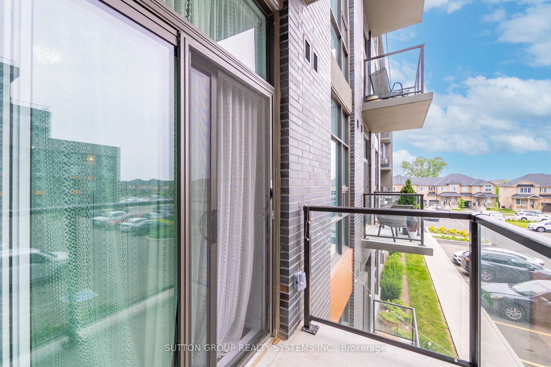 2 Bedrooms Condo at 460 Dundas, Hamilton For sale