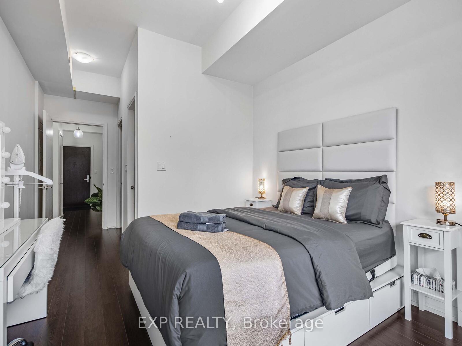 2 Bedrooms Condo at 460 Adelaide, Toronto For sale