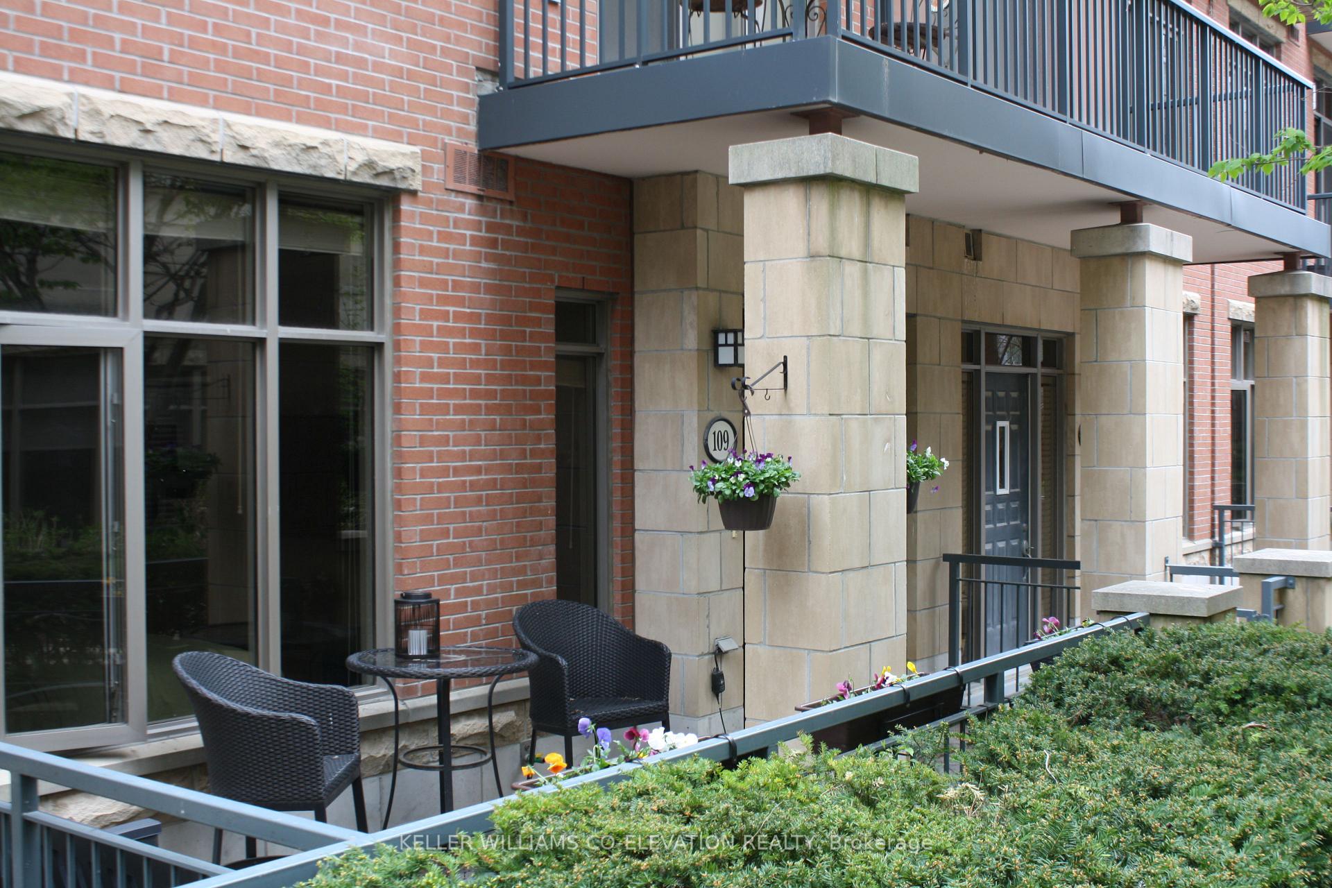 2 Bedrooms Condo at 330 Princess Royal,  Mississauga For sale