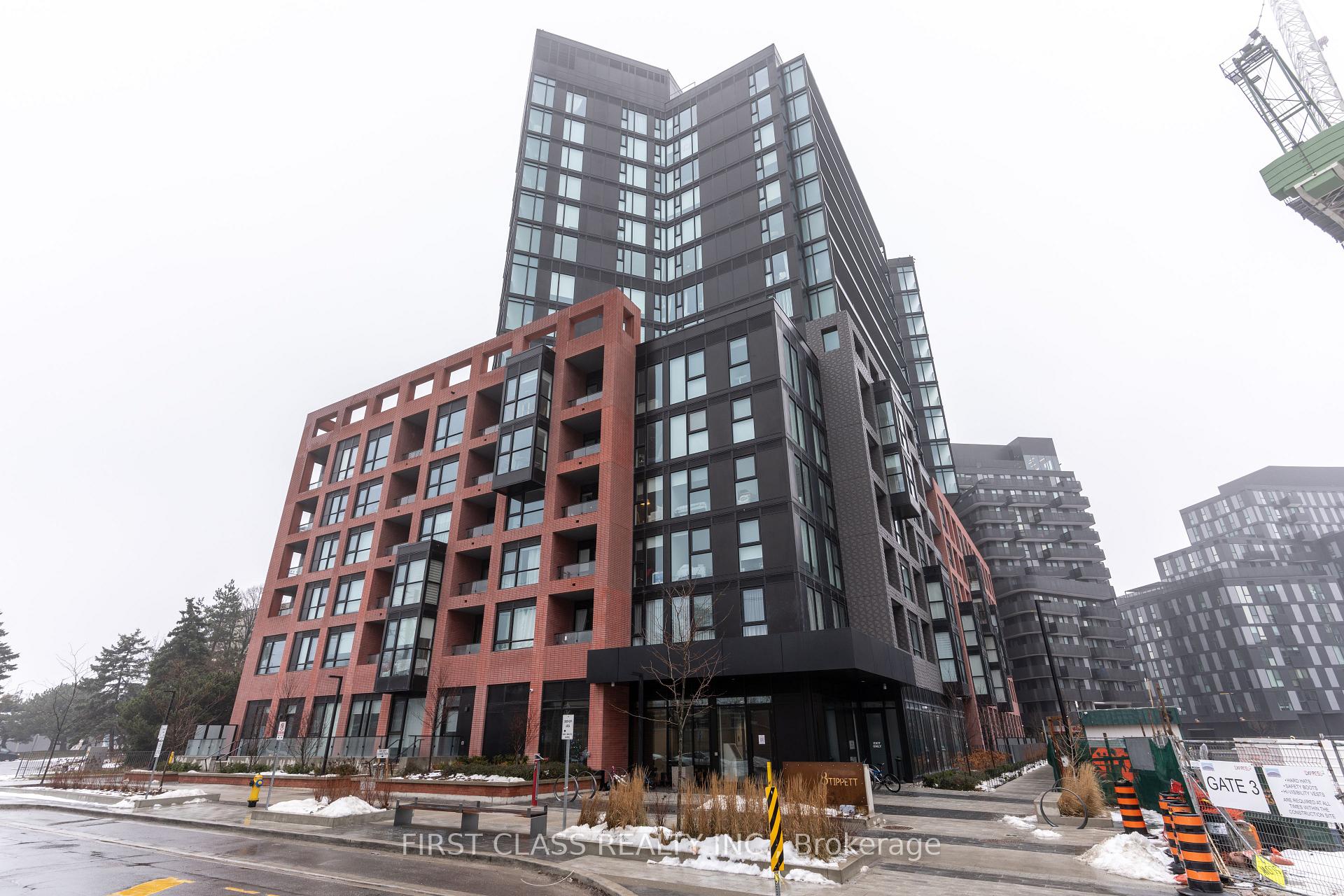 2 Bedrooms Condo at 8 Tippett Rd, Toronto For sale