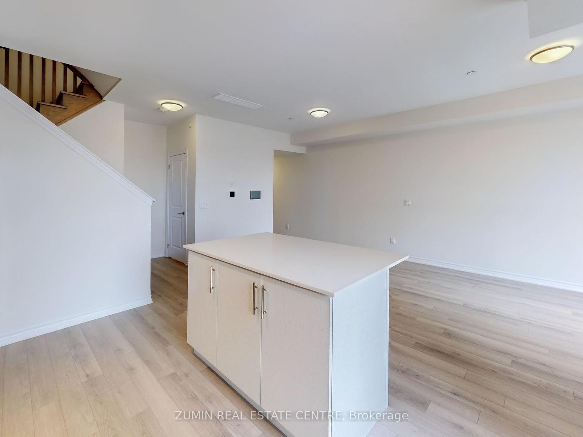 2 Bedrooms Condo at 349 Wheat Boom, Oakville For sale