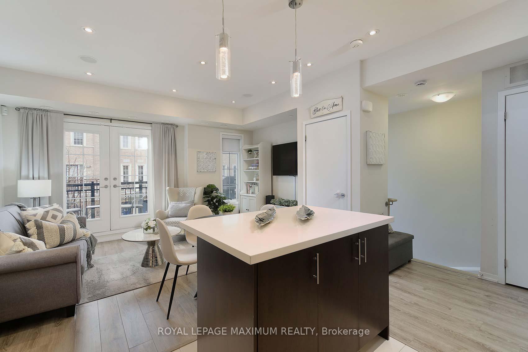 2 Bedrooms Condo at 26 Bruce,  Vaughan For sale