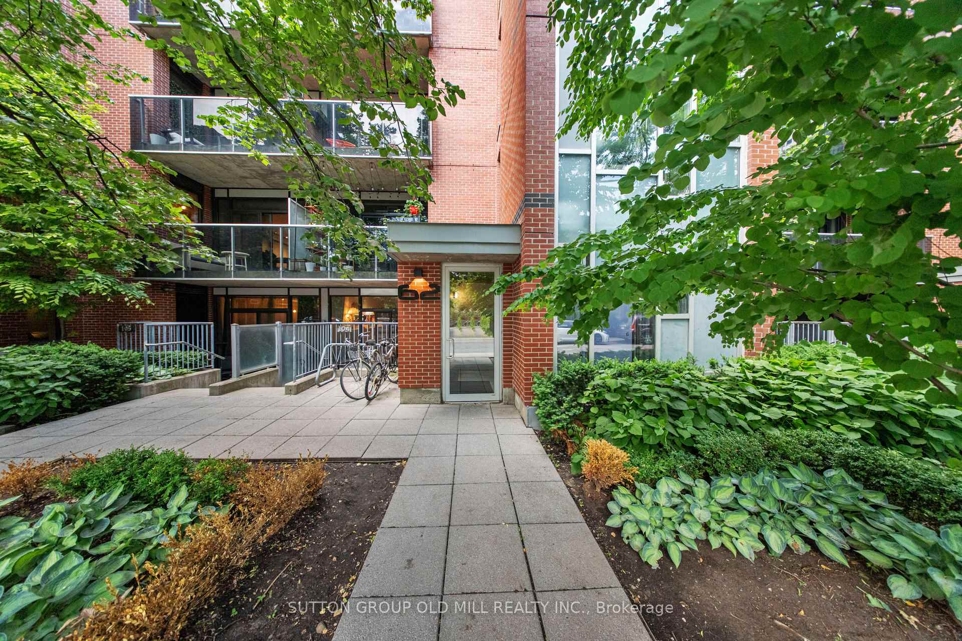 2 Bedrooms Condo at 62 Niagara, Toronto For sale