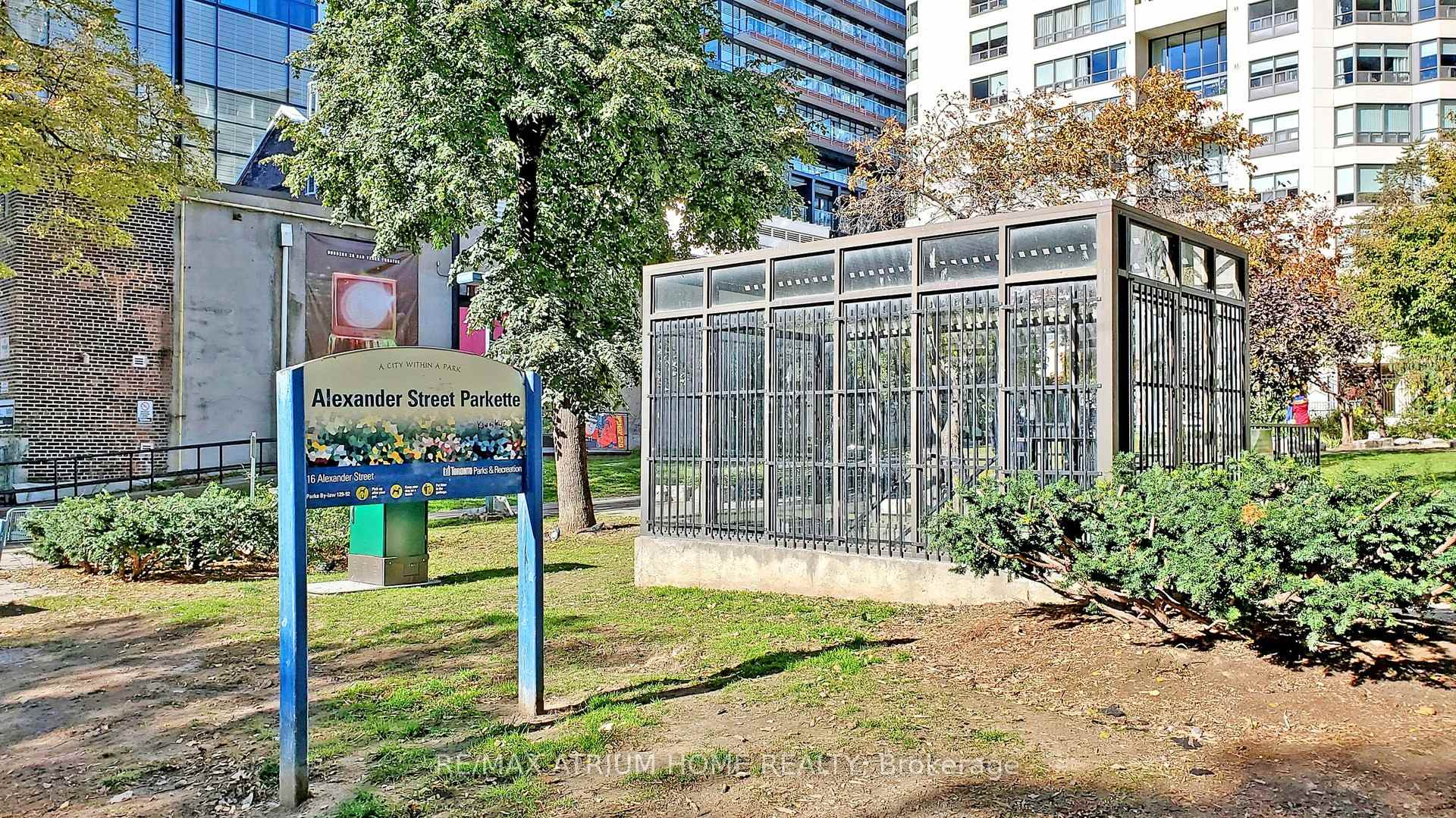 2 Bedrooms Condo at 501 Yonge, Toronto For sale
