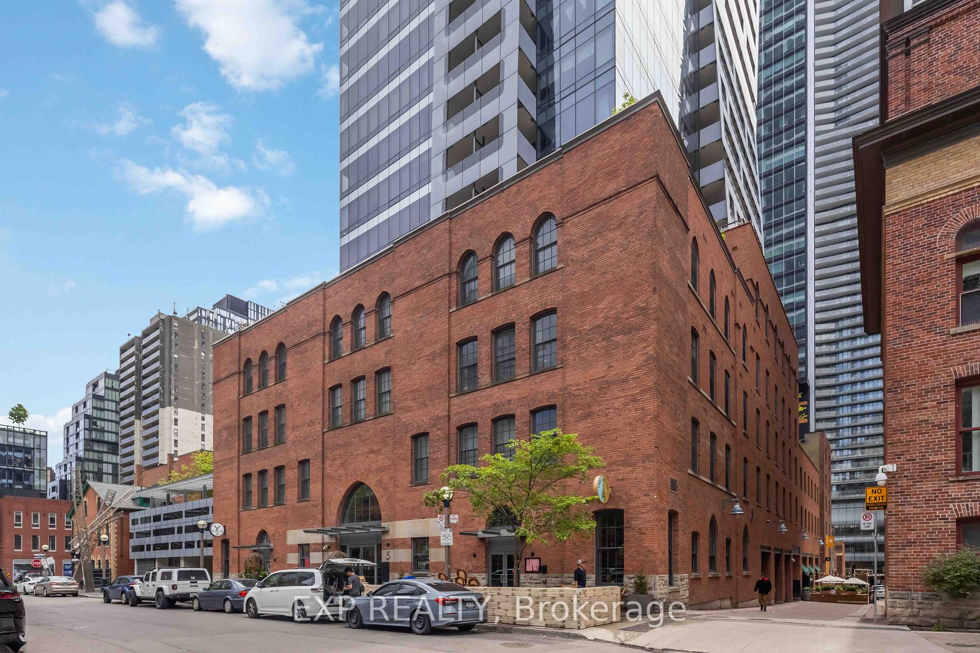 3 Bedrooms Condo at 5 St. Joseph, Toronto For sale