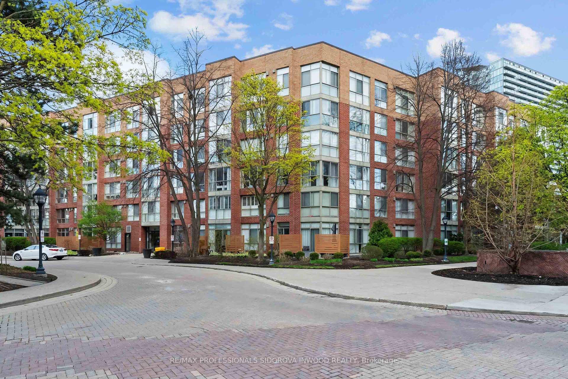 3 Bedrooms Condo at 20 Southport, Toronto For sale