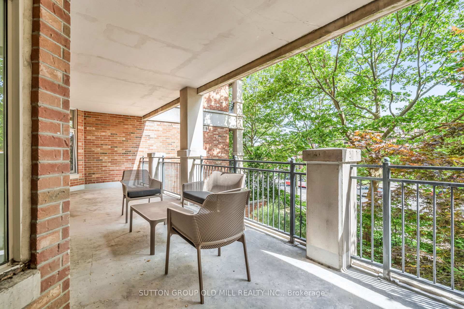 3 Bedrooms Condo at 10 Old Mill, Toronto For sale