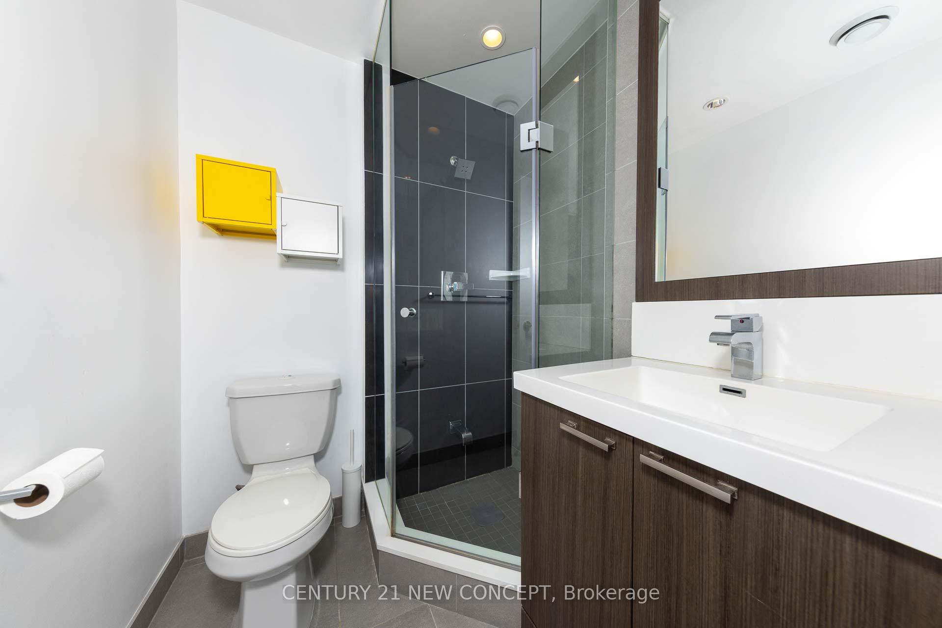 2 Bedrooms Condo at 120 Harrison Gardens, Toronto For sale