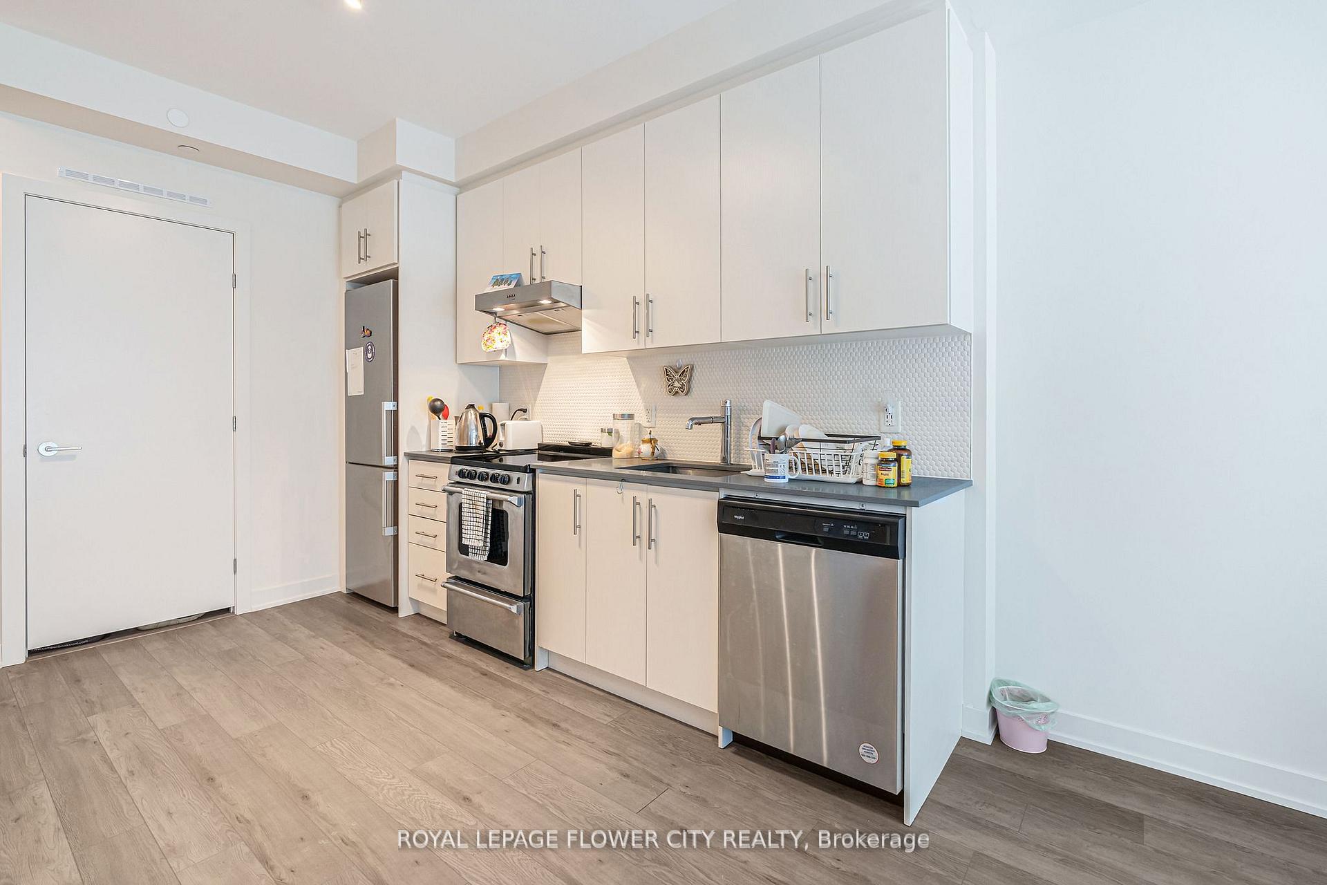 2 Bedrooms Condo at 212 King William, Hamilton For sale