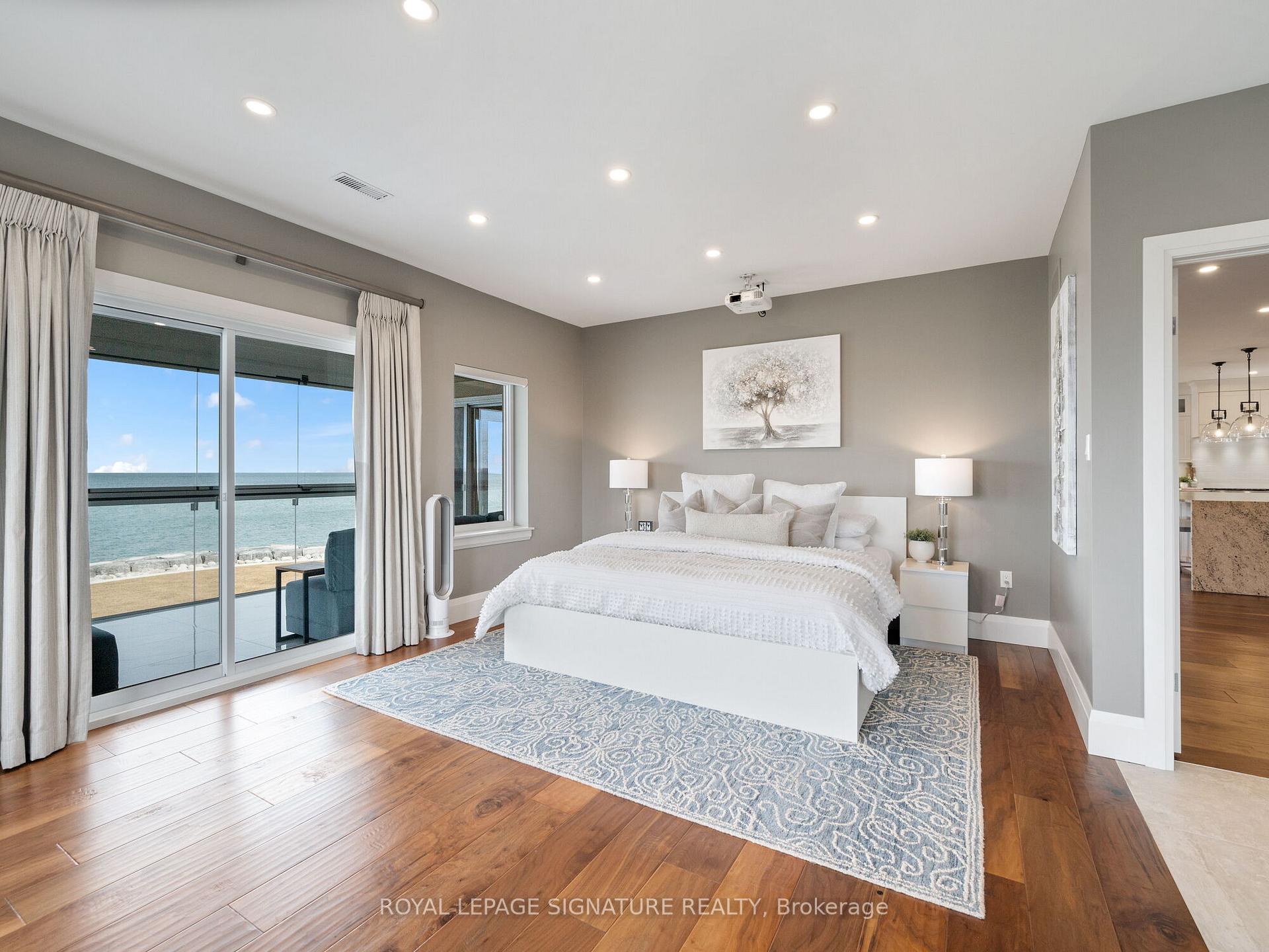 3 Bedrooms Condo at 484 Millen,  Hamilton For sale