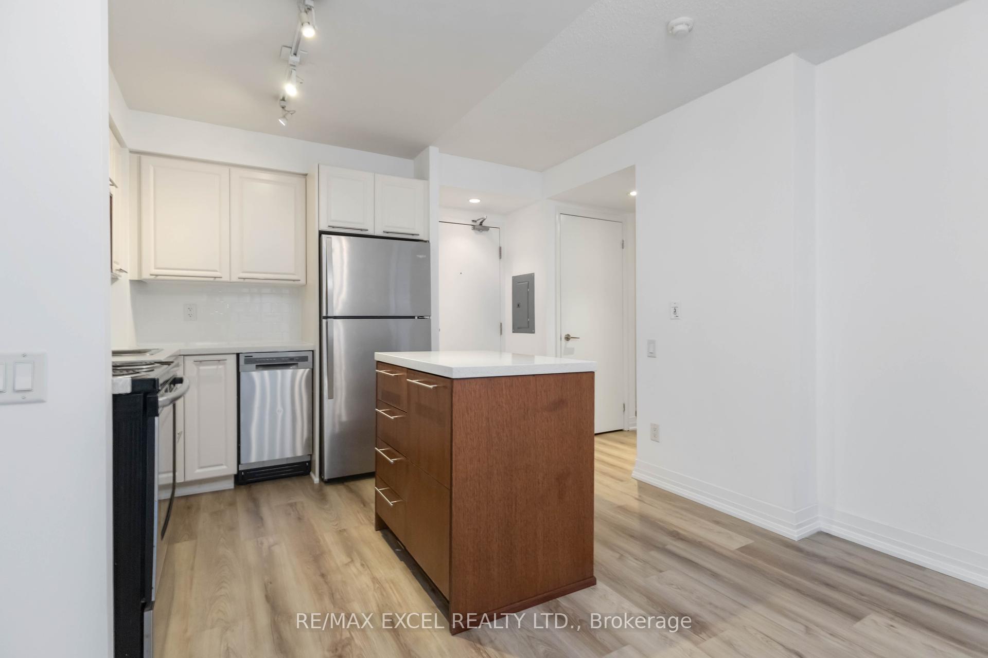 2 Bedrooms Condo at 21 Carlton, Toronto For sale