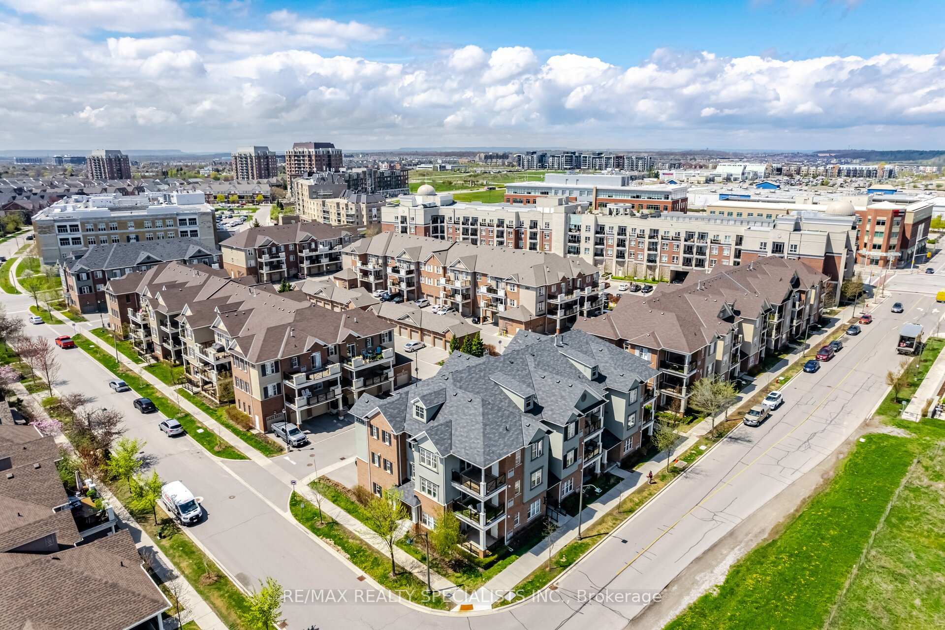 2 Bedrooms Condo at 2326 TAUNTON, Oakville For sale
