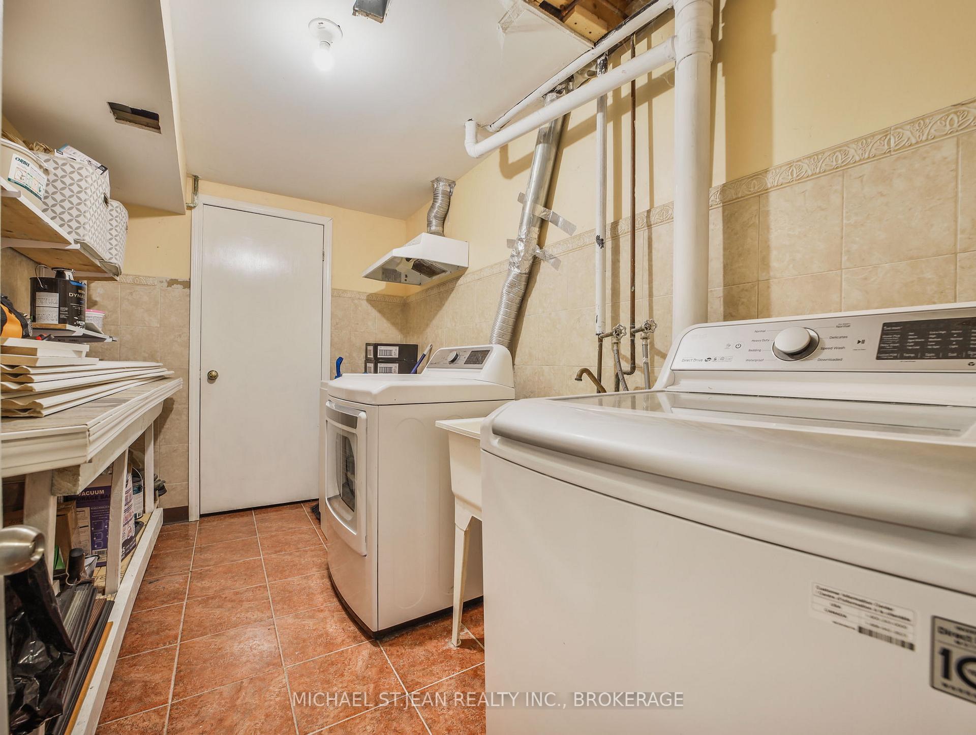 3 Bedrooms Condo at 1889 Upper Wentworth, Hamilton For sale