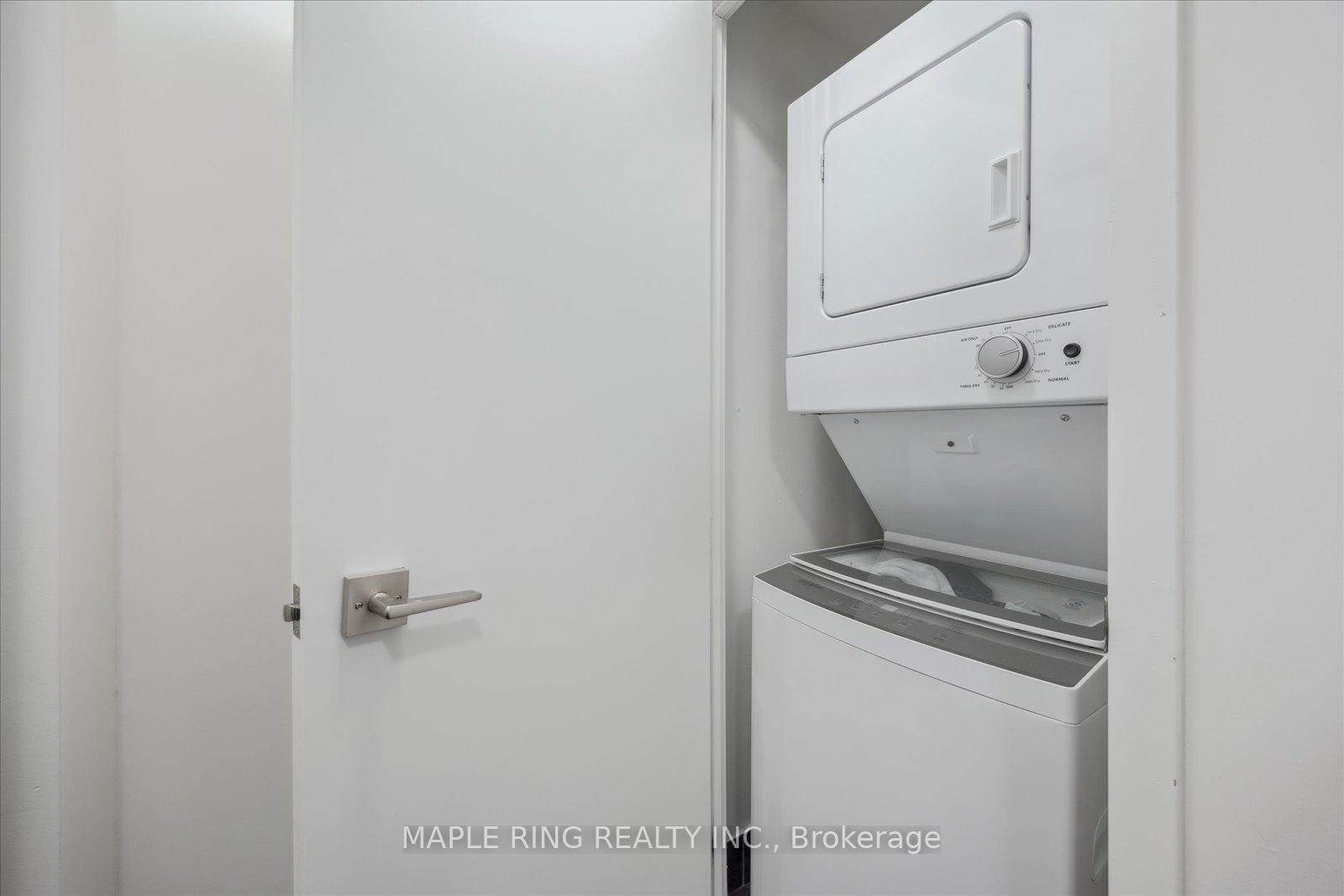 2 Bedrooms Condo at 2916 Highway 7, Vaughan For sale