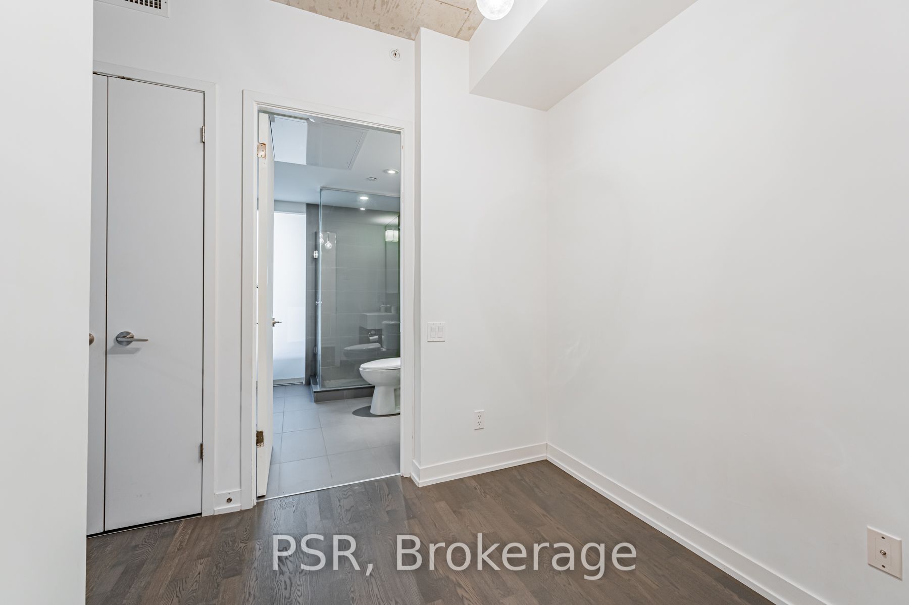 560 King Street W, #610