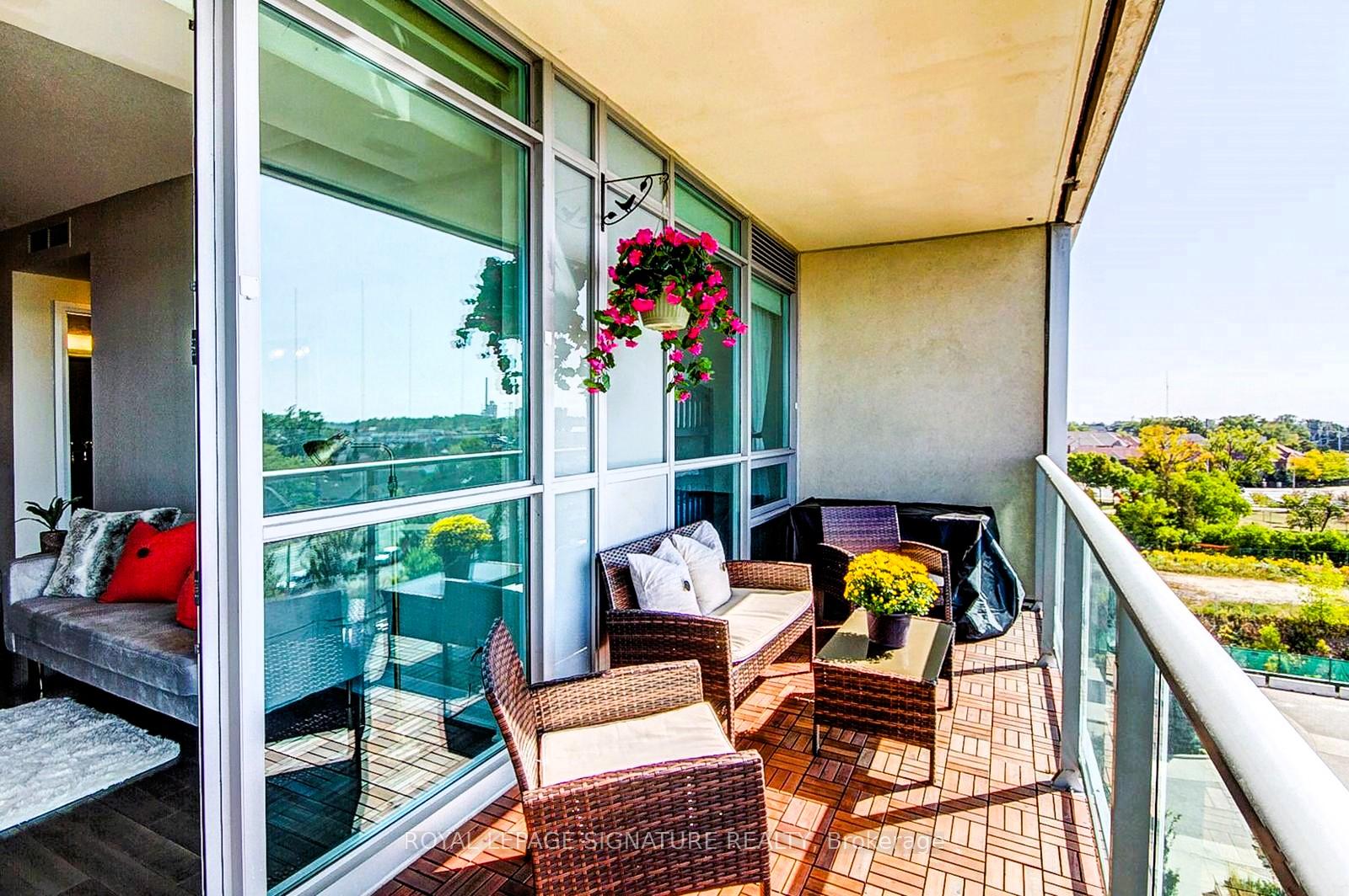 3 Bedrooms Condo at 1055 Southdown, Mississauga For sale