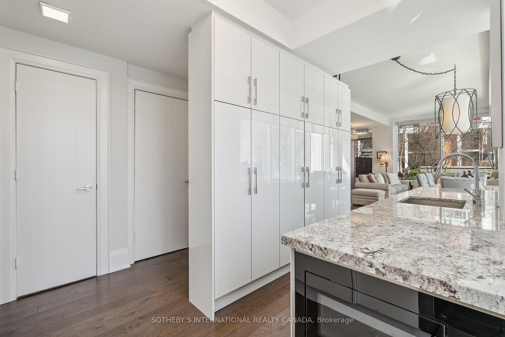 3 Bedrooms Condo at 39 Queens, Toronto For sale
