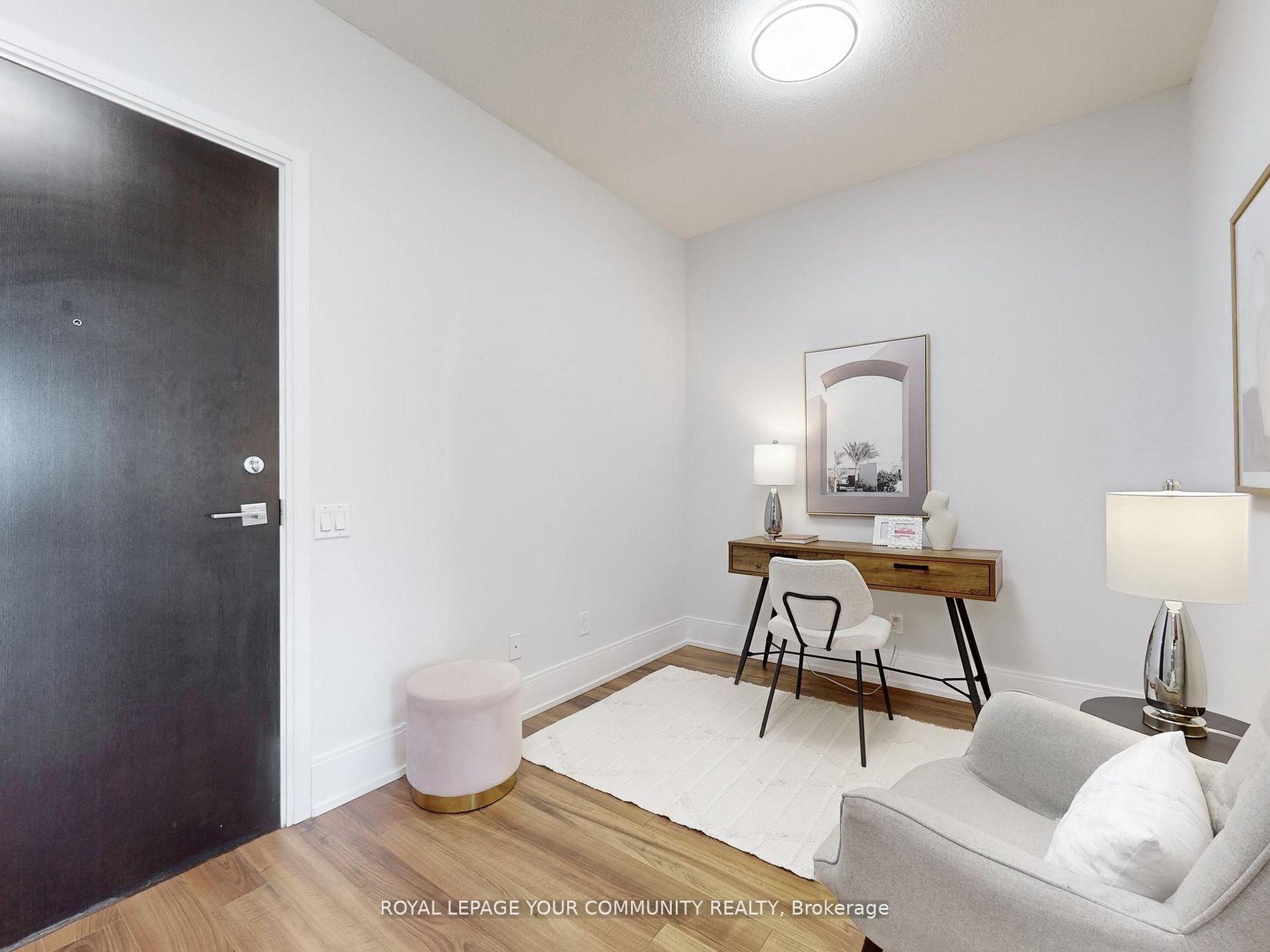 2 Bedrooms Condo at 15 Viking, Toronto For sale