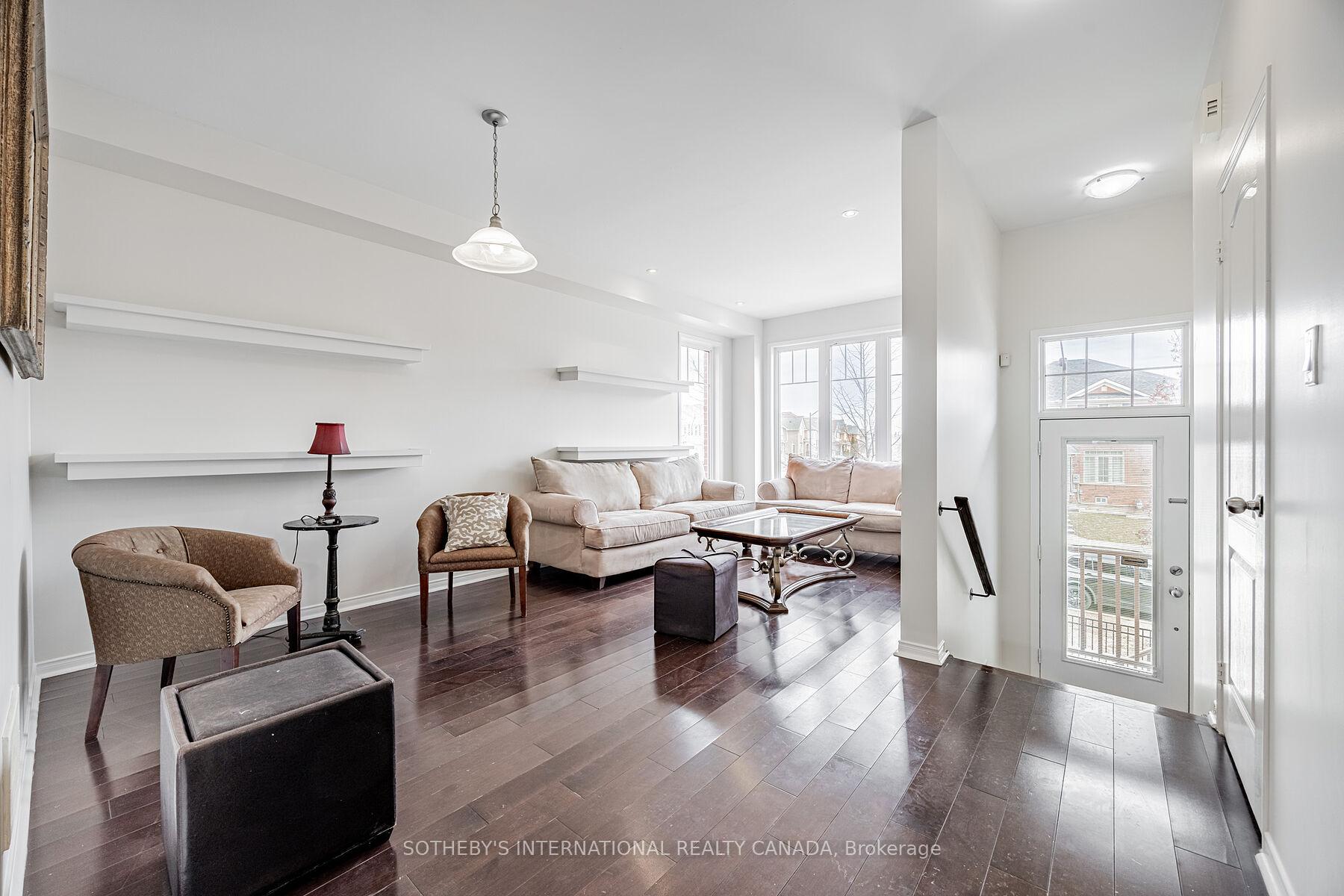 4 Bedrooms Condo at 5700 Tosca, Mississauga For sale
