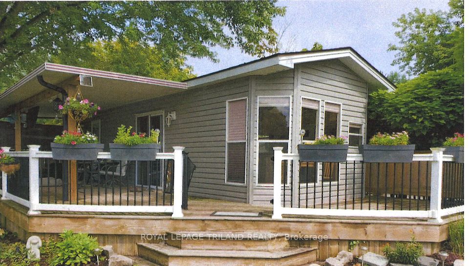 4895 Lakeshore