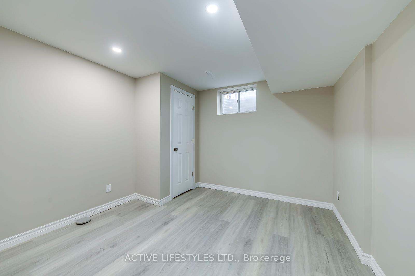 4 Bedrooms Condo at 2301 Derry, Mississauga For sale