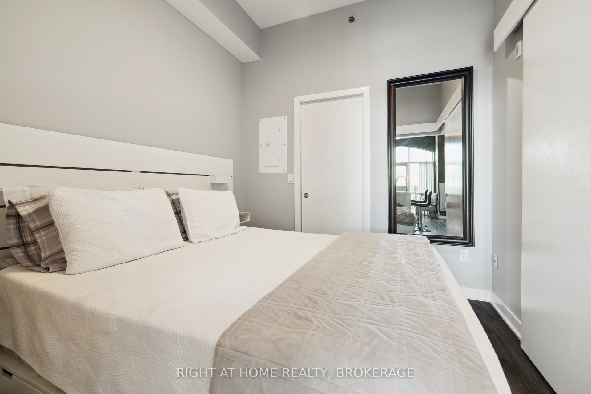 1 Bedroom Condo at 2486 Old Bronte, Oakville For sale