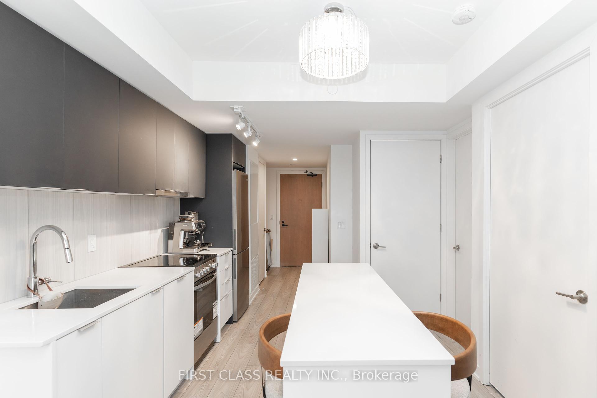 2 Bedrooms Condo at 8 Tippett Rd, Toronto For sale