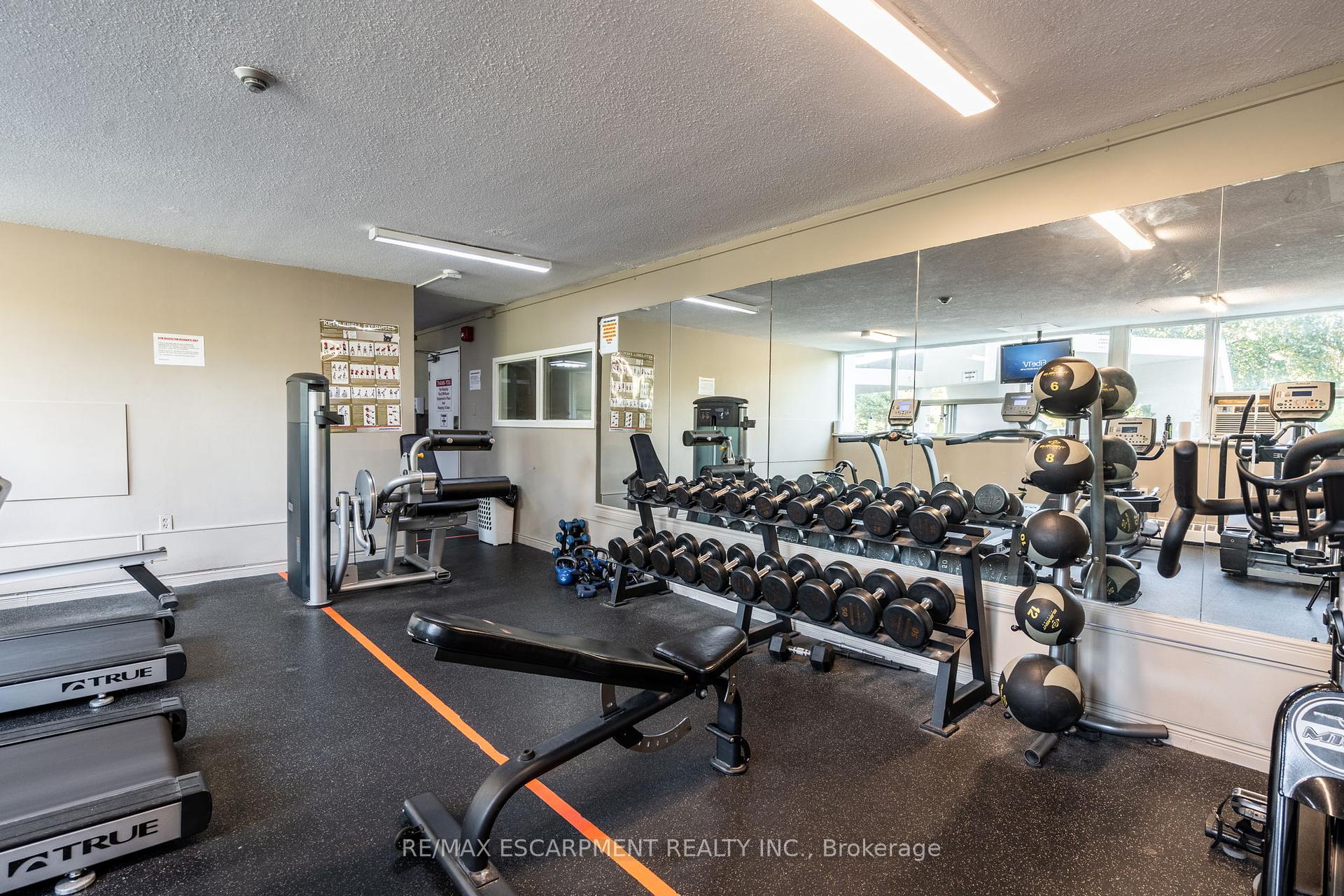 2 Bedrooms Condo at 530 Lolita, Mississauga For sale