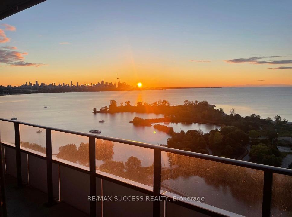 3 Bedrooms Condo at 20 Shore breeze, Toronto For sale