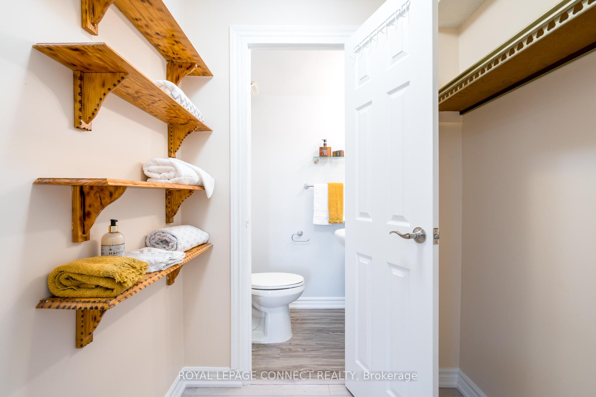 2 Bedrooms Condo at 270 Palmdale,  Toronto For sale