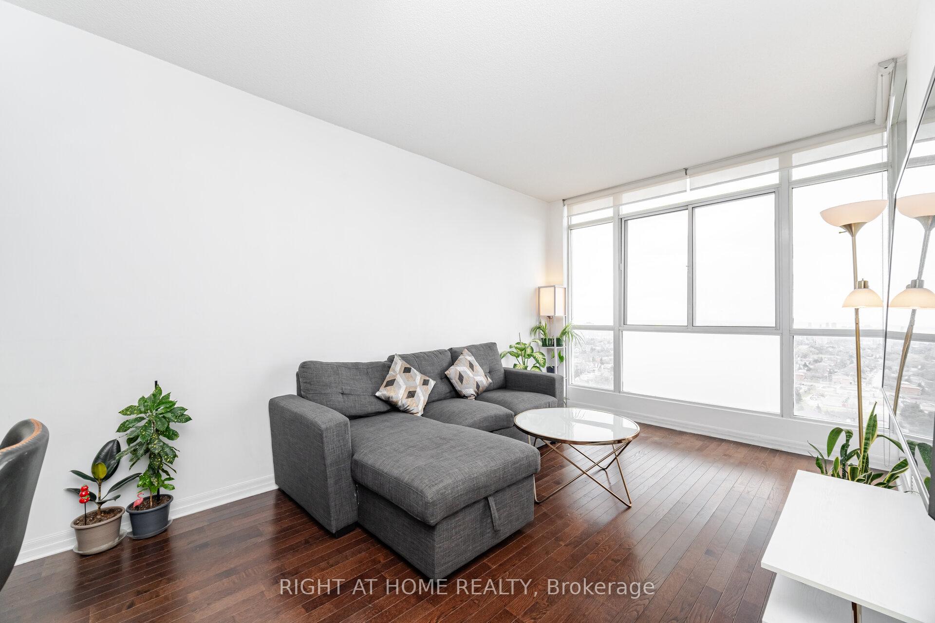 2 Bedrooms Condo at 225 Webb, Mississauga For sale
