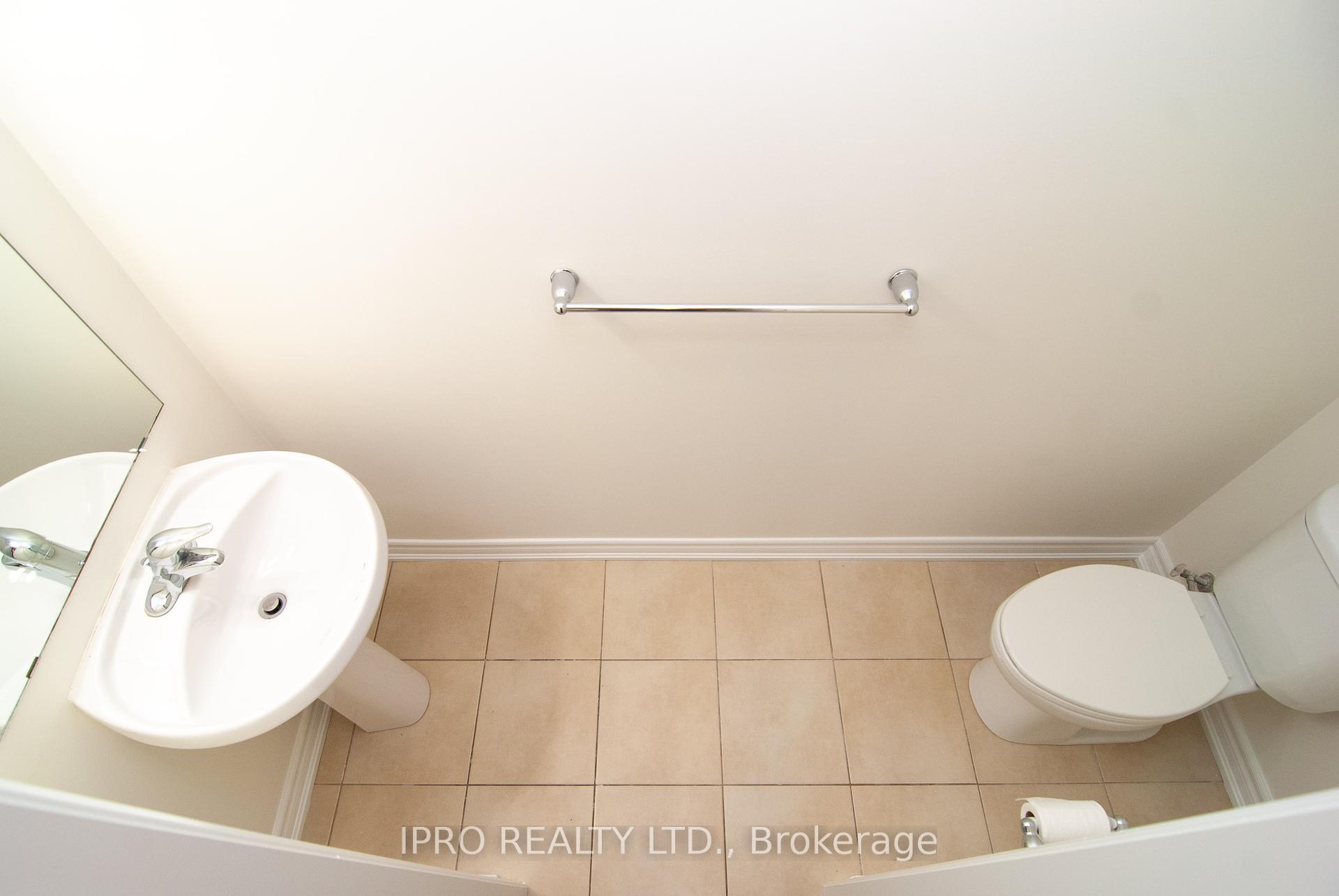 2 Bedrooms Condo at 50 Carnation, Toronto For sale