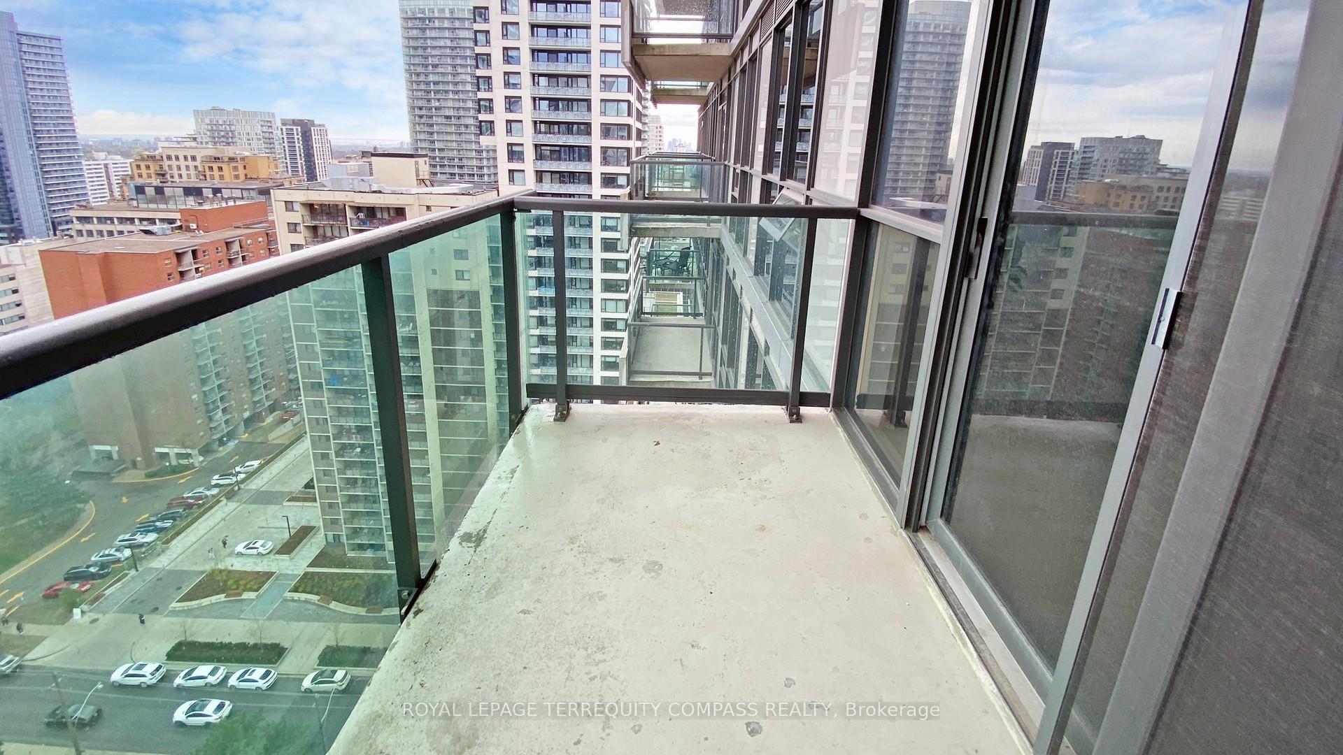 2 Bedrooms Condo at 70 Roehampton,  Toronto For sale