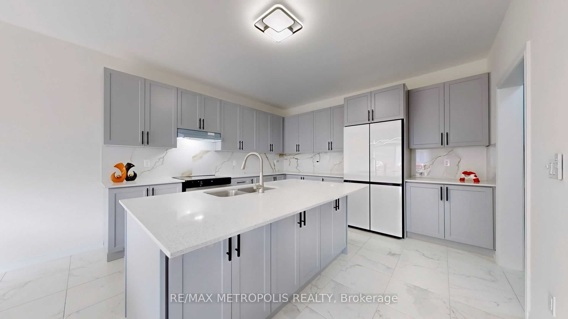 1315 Davis Loop